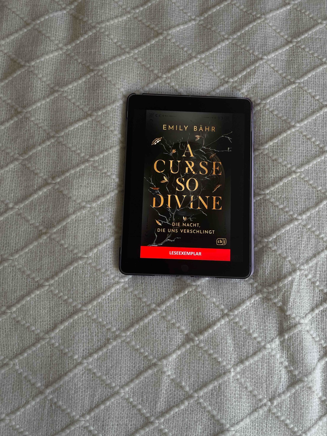 »‘Und das Wort eines Gottes bedeutet was?‘ [...] ‚Wenn ich es dir gebe, bedeutet es alles.‘«