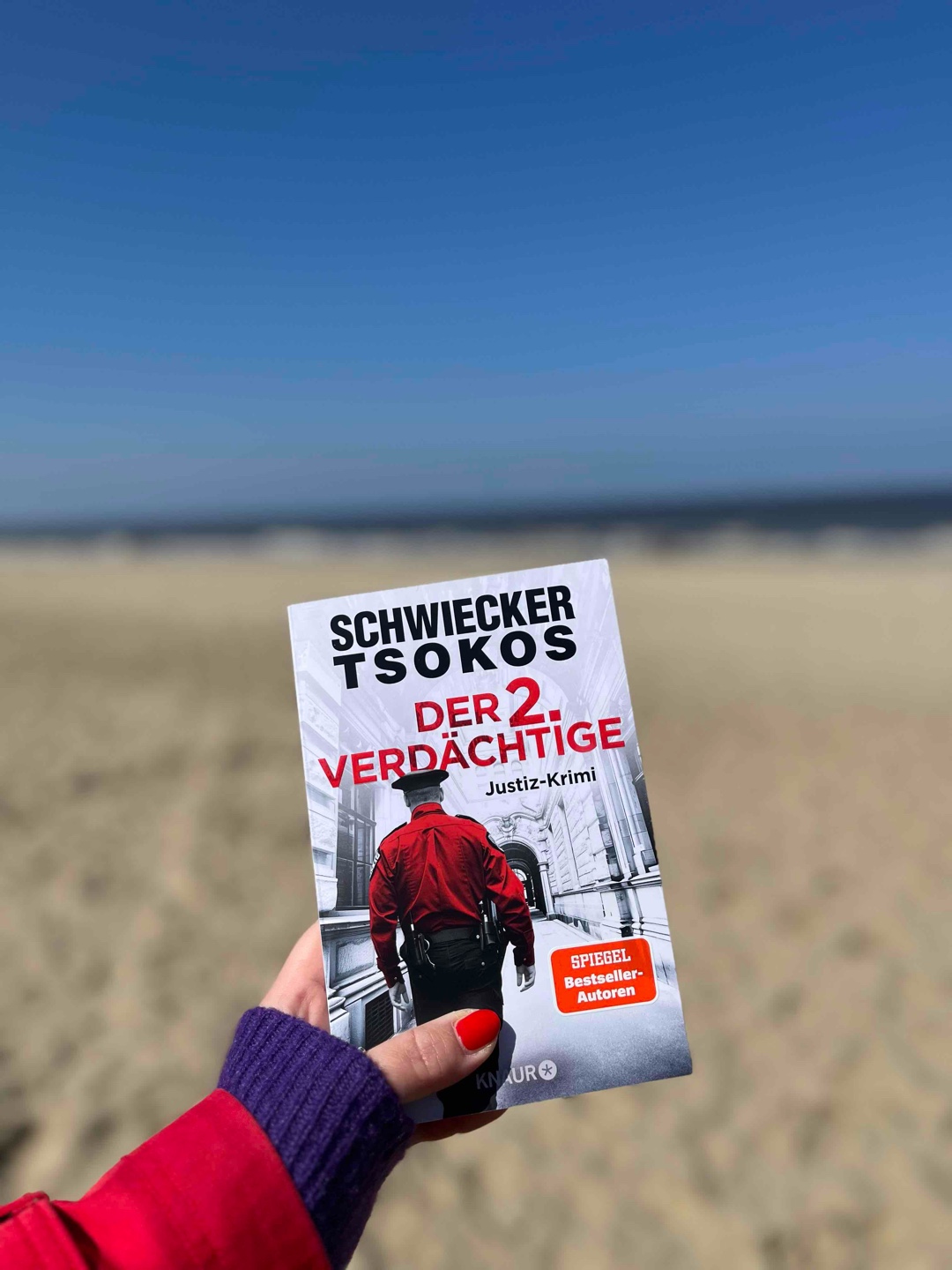 Mein April Highlight
Ich liebe einfach den Schreibstil der beiden.
Jeder Fall/jedes Buch ist ein richtiges Leseabenteuer.
Eberhardt & Jarmer ermitteln und hoffentlich nicht zum letzten Mal.