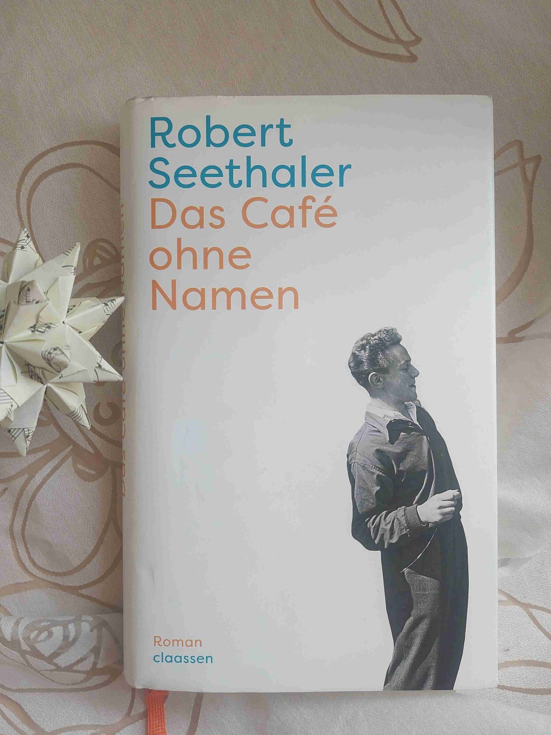 "In seinen Augen schwamm das Licht wie in zwei zitternden Wassertropfen"