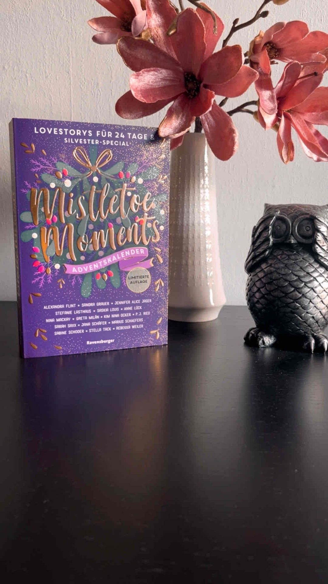 Ein sehr schöner Adventskalender für die Weihnachtszeit. Die Geschichten entführen uns ins verschneite New York und bringen jede für sich einen ganz eigenen Flair mit sich.
Von einigen Autorinnen haben es auch noch weitere Bücher auf meine Wunschliste geschafft.