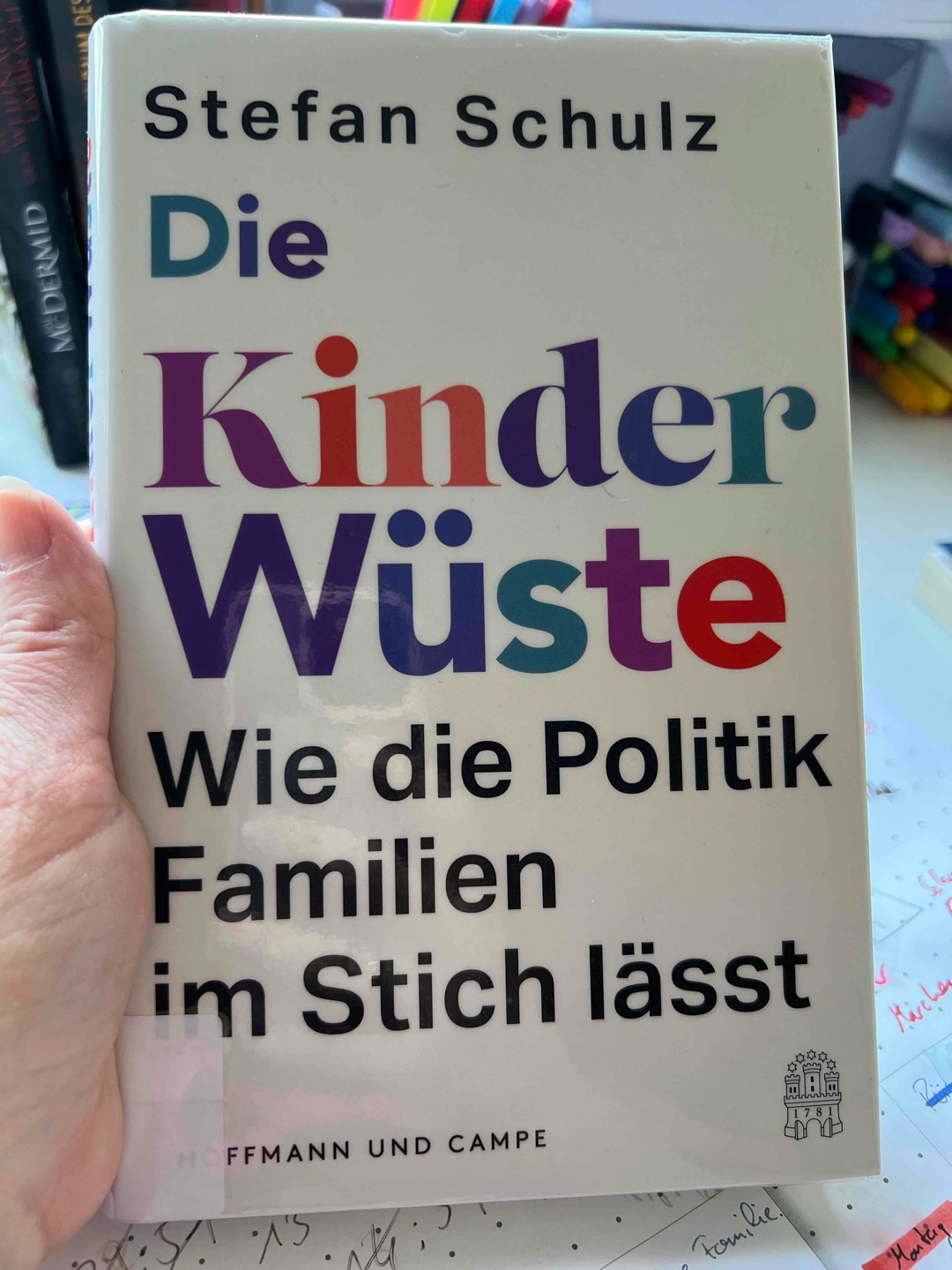 Interessante Ansätze und man kommt ins Grübeln. Wobei es mir schon seit langem klar ist, das die Politiker*innen die Familienpolitik einfach außen vor lassen.