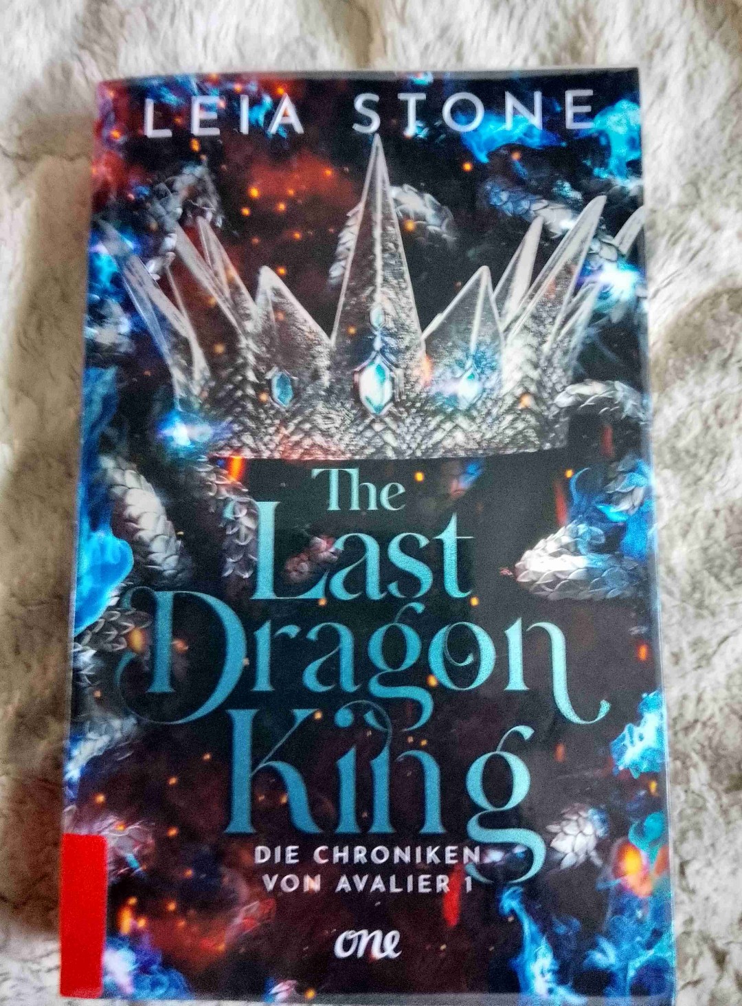 Auch beim zweiten Mal lesen hat mir das Buch sehr gut gefallen von Leia Stone! Deshalb empfehle ich es auch weiter! Als nächstes lese ich the broken elf king zum zweiten Mal! Und dann Ruthless Fae King zum ersten Mal. Man sollte sich nicht darauf aufhängen das es nicht wirklich Dark - Romantasy ist. 
