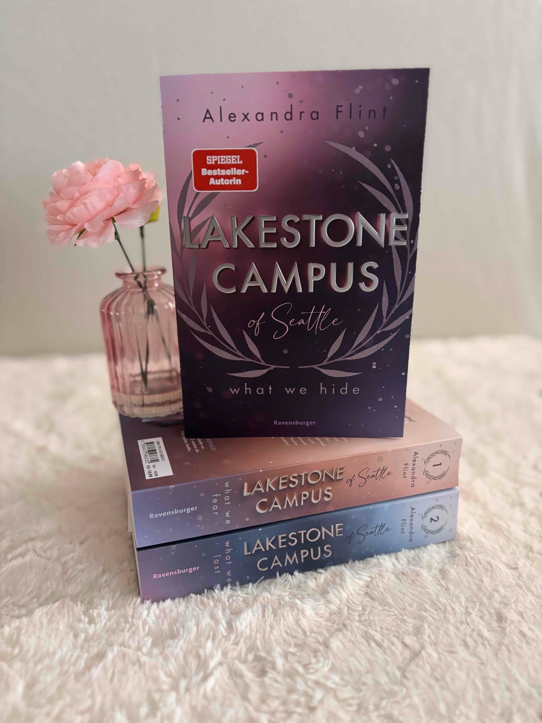 Lakestone Campus of seatle what we hide von Alexandra Flint