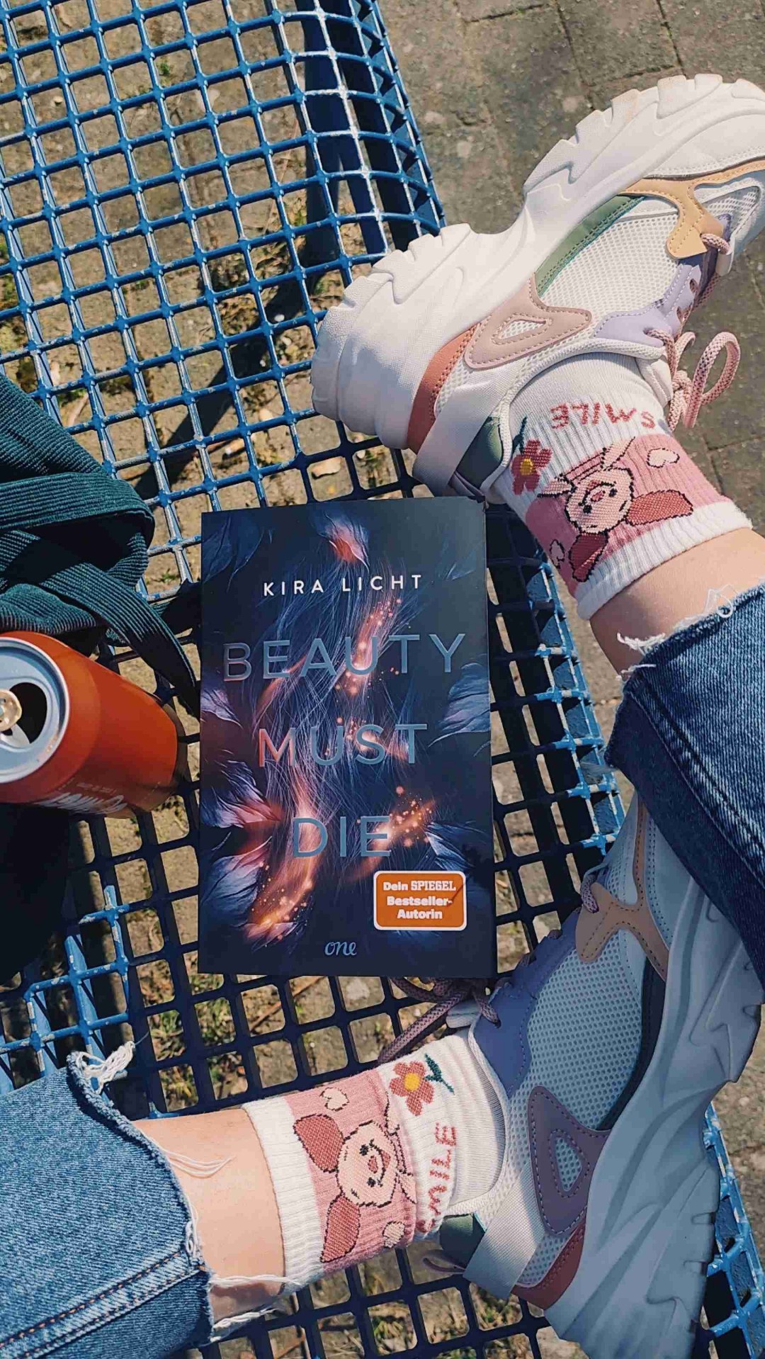 Leider ist das Buch nicht meins gewesen, da die Protagonisten mir zu jung sind, viel zu naiv handeln und auch die Polizei stümperhaft gearbeitet hat...