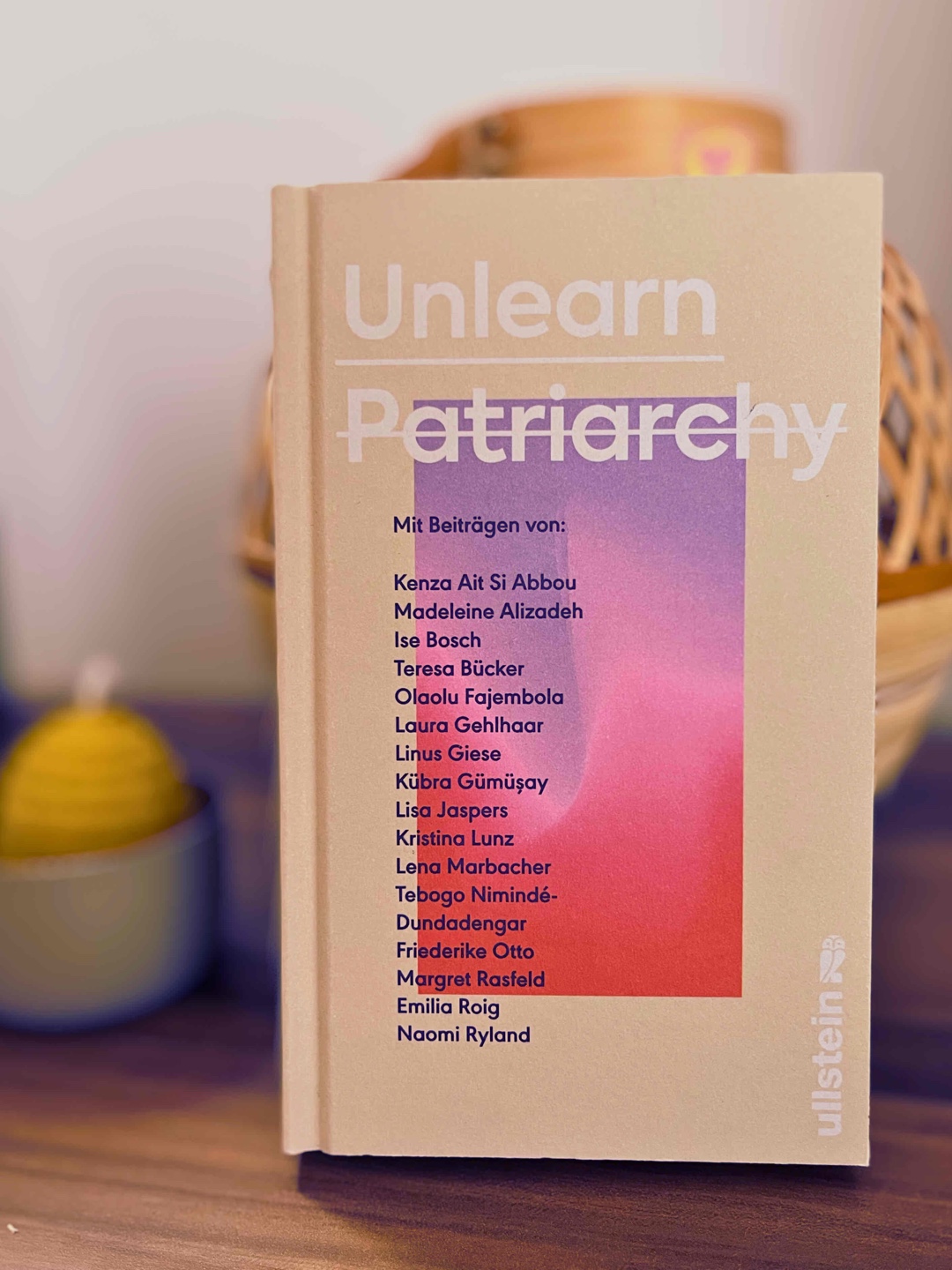 Ein interessantes Buch, das sich gut dafür eignet mit anderen zu diskutieren und Erfahrungen auszutauschen. Wer sich eine theoretische Grundlage zur Rolle des Patriarchats in unserer heutigen Welt anlesen möchte, dem kann ich dieses Buch definitiv empfehlen.