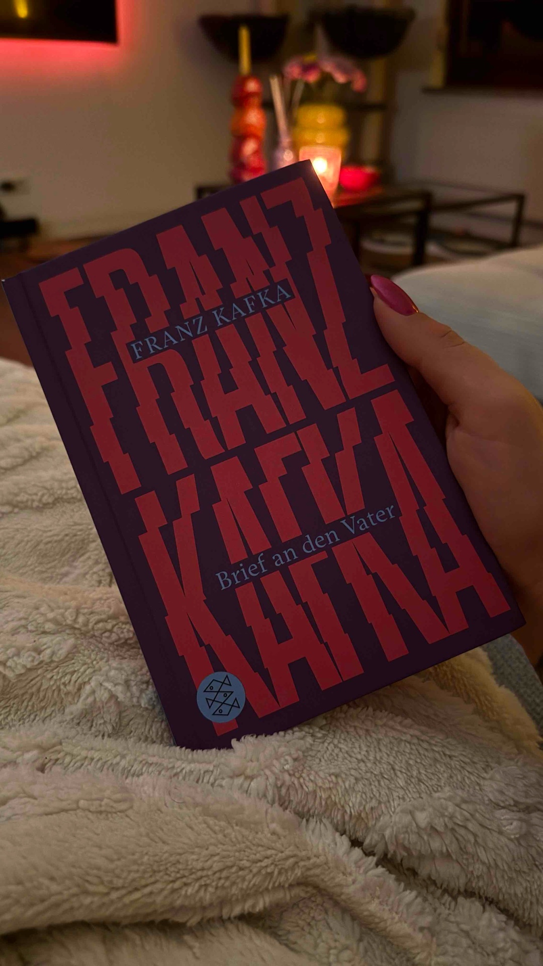 Ein intensiver und emotionaler Text, der tief unter die Haut geht. Teilweise richtig schwer zu lesen, weil so viel Schmerz zwischen den Zeilen steckt. Hat mich echt mitgenommen. Kein leichter Stoff, aber absolut lesenswert. ⭐️ ⭐️ ⭐️ ⭐️ ⭐️