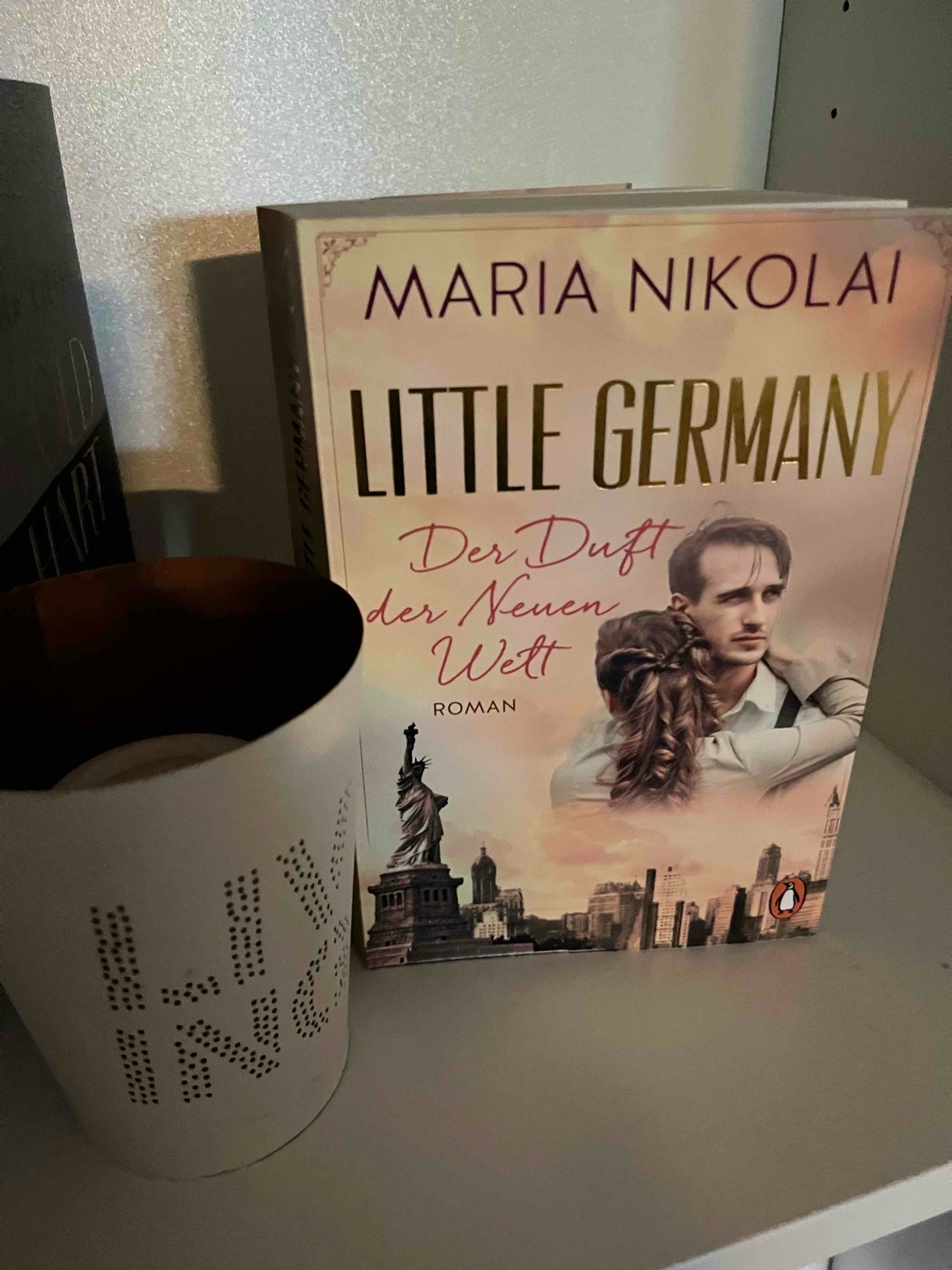 Eine mitreißende Geschichte von der man sich schwer losreißen kann.