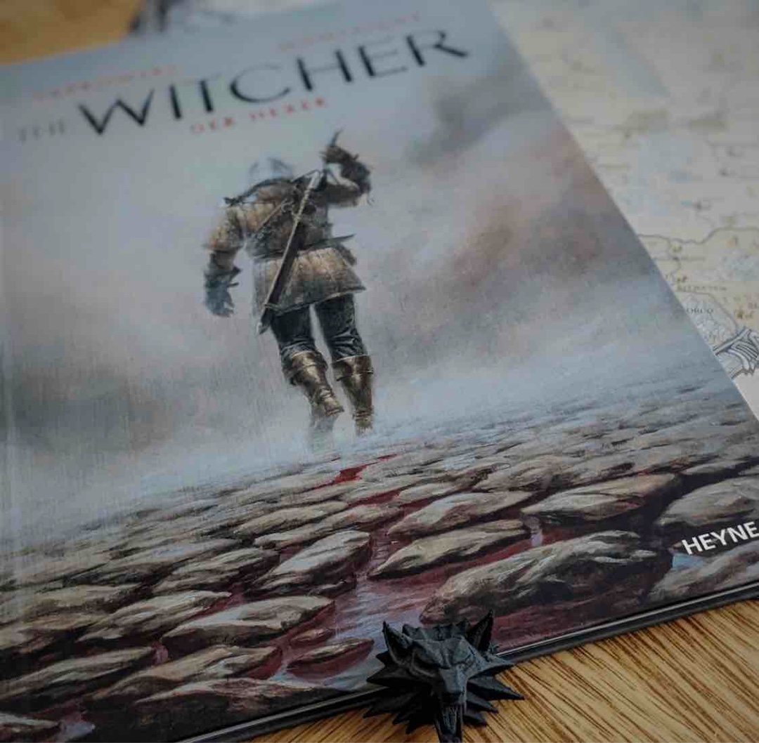 The Witcher Illustrated – Der Hexer ist eine gelungene, visuell beeindruckende Adaption, die Sapkowskis düstere Fantasywelt auf neue Weise erlebbar macht. Für alle Witcher-Fans und Liebhaber von illustrierten Büchern eine klare Empfehlung