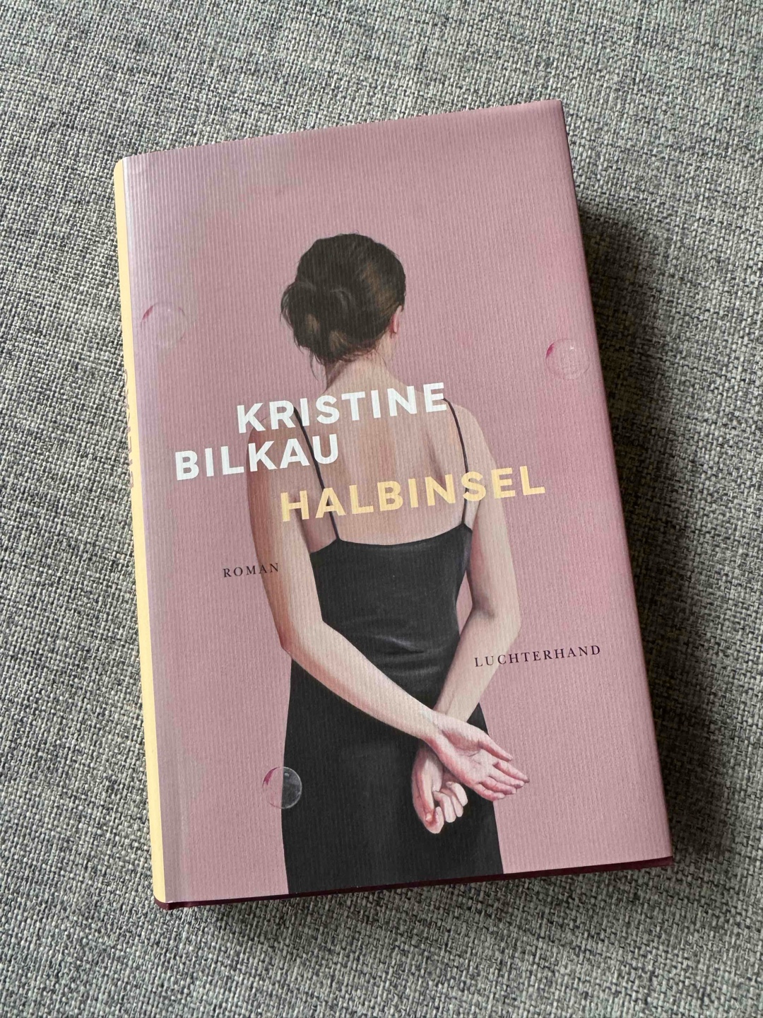 Ein echtes Lesehighlight – still, stark, nachwirkend
Zurecht ausgezeichnet mit dem Preis der Leipziger Buchmesse 2025