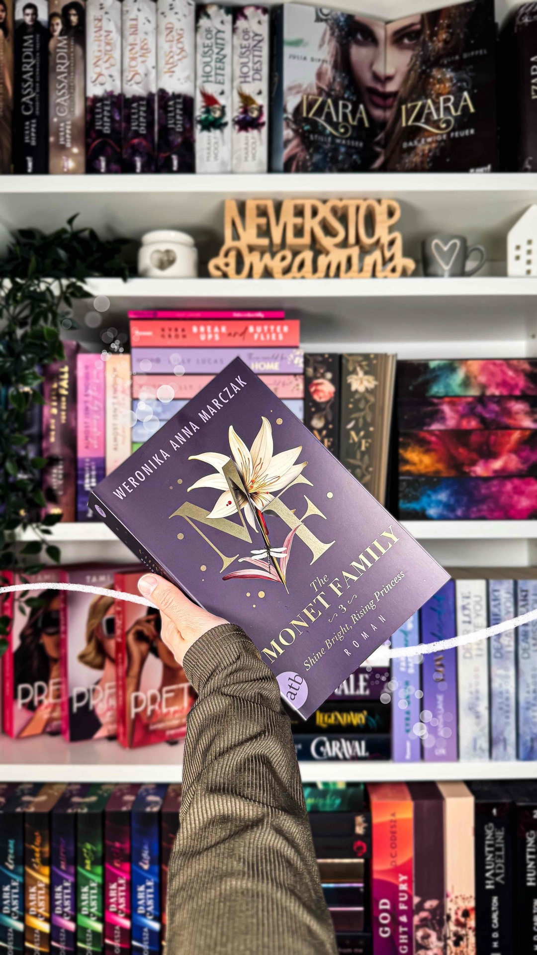 „𝓣𝓮𝓲𝓵 𝓭𝓲𝓮𝓼𝓮𝓻 𝓕𝓪𝓶𝓲𝓵𝓲𝓮 𝔃𝓾 𝓼𝓮𝓲𝓷 𝔀𝓪𝓻 𝔀𝓲𝓮 𝓮𝓲𝓷𝓮 𝓢𝓾𝓹𝓮𝓻𝓴𝓻𝓪𝓯𝓽, 𝓭𝓲𝓮 𝓲𝓬𝓱 𝓷𝓾𝓷 𝓰𝓪𝓷𝔃 𝓭𝓮𝓾𝓽𝓵𝓲𝓬𝓱 𝓼𝓹ü𝓻𝓽𝓮. 𝓤𝓷𝓭 𝓲𝓬𝓱 𝓴𝓸𝓷𝓷𝓽𝓮 𝓯ü𝓱𝓵𝓮𝓷, 𝔀𝓲𝓮 𝓼𝓲𝓮 𝓵𝓪𝓷𝓰𝓼𝓪𝓶 𝓭𝓮𝓷 𝓦𝓮𝓰 𝔃𝓾 𝓶𝓮𝓲𝓷𝓮𝓶 𝓗𝓮𝓻𝔃𝓮𝓷 𝓯𝓪𝓷𝓭 𝓾𝓷𝓭 𝓼𝓲𝓬𝓱 𝓭𝓸𝓻𝓽 𝓷𝓲𝓮𝓭𝓮𝓻𝓵𝓲𝓮ß.“