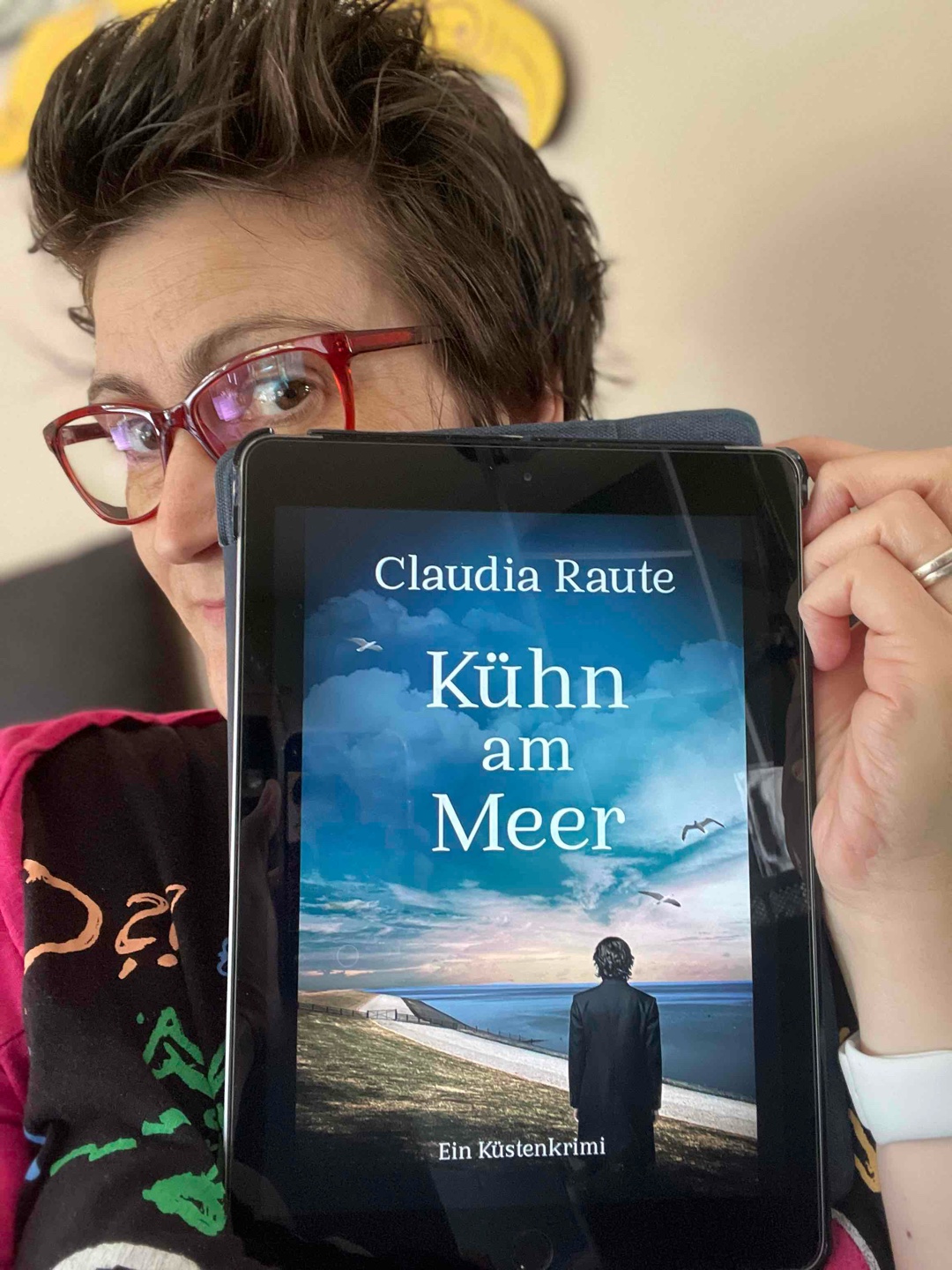 Ein Krimi, mit tiefgründigen toll ausgearbeiteten Protagonisten, spannenden Twists, mysteriösen Momenten mit der richtigen Dosis an Empathie zwischen den Charakteren.