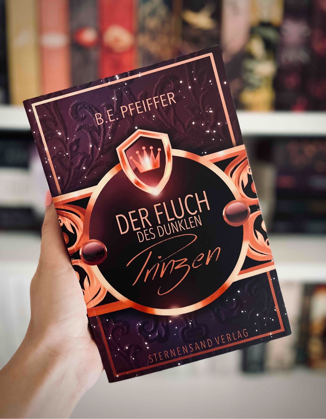 „Ich hätte gerne geweint, aber es gelang mir nicht. Denn Monster besaßen keine Tränen. Und ich war das größte Monster von allen.“ 👑✨💀