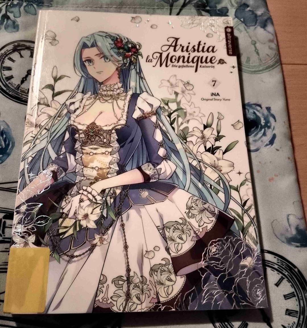Auch der 7. Band von Aristia la Monique hat mir sehr gut gefallen. Toll gemacht vom Verlag mit den ganzen Farben! Empfehle es weiter! Bin auf band 8 gespannt!