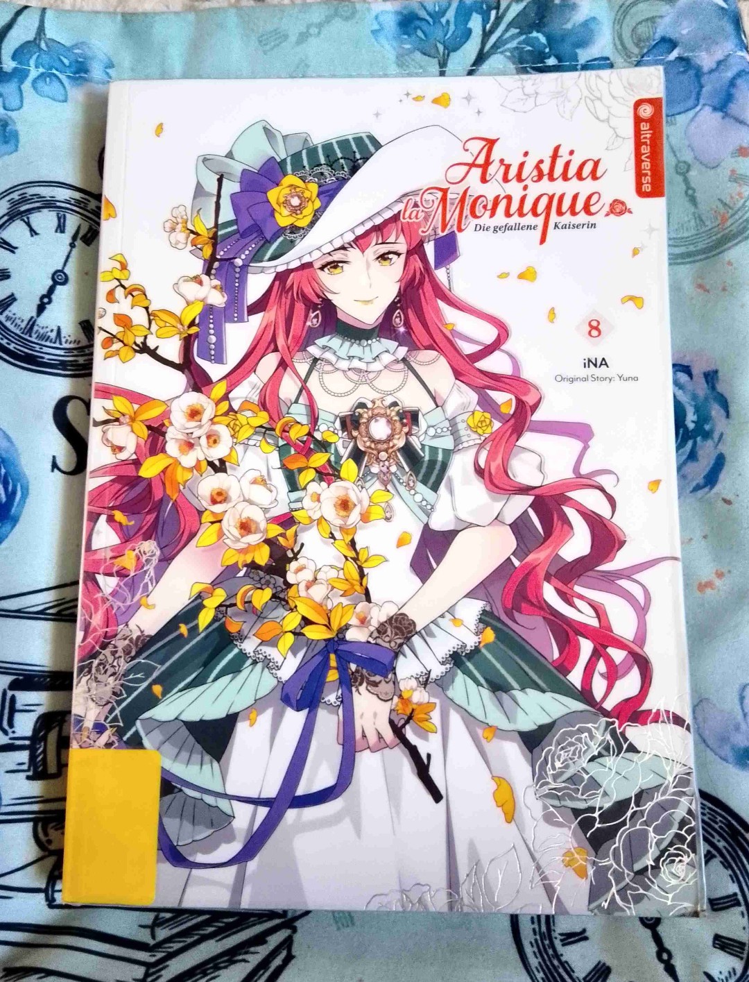 Auch der vorletzte Band von Aristia la Monique hat mir sehr gut gefallen. Sehr fesselnd. Und diese Jiyun mag ich immer noch nicht. Eine dreiste Person die ein Keil zwischen Ruvelis und Aristia treiben will. Sodass Aristia nicht vor hat Kaiserin zu werden. Empfehle die Reihe weiter.