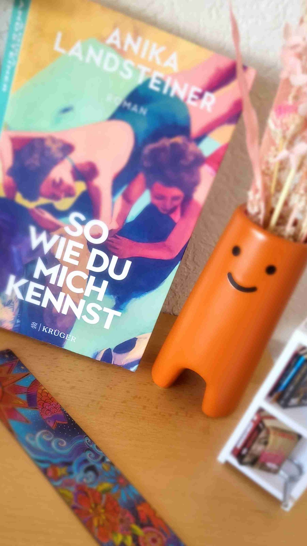 Von mir gibt es 3 Sterne ⭐️⭐️⭐️
Ich fand den Klappentext sehr interessant . Allerdings war mir persönlich das Buch zu "ruhig" geschrieben .
Trotzdem kann ich es empfehlen