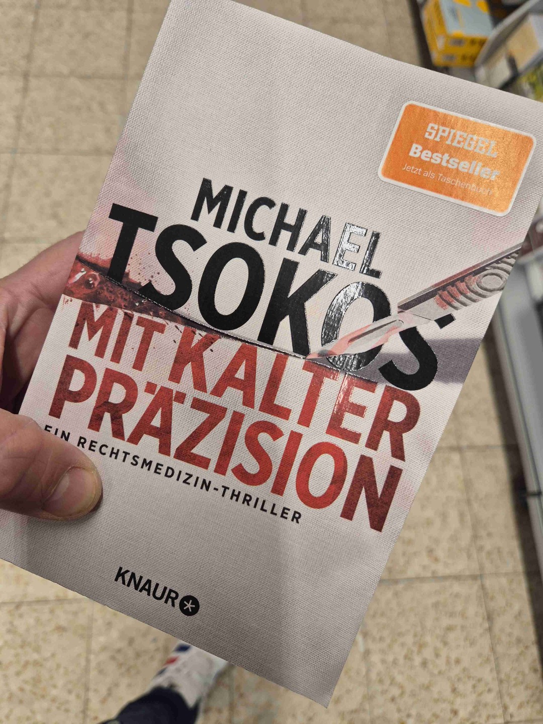 Tolle Mischung aus Thriller und Medezin, ein muss für Tsokos Fans..
5 Sterne 🌟 🌟 🌟 🌟