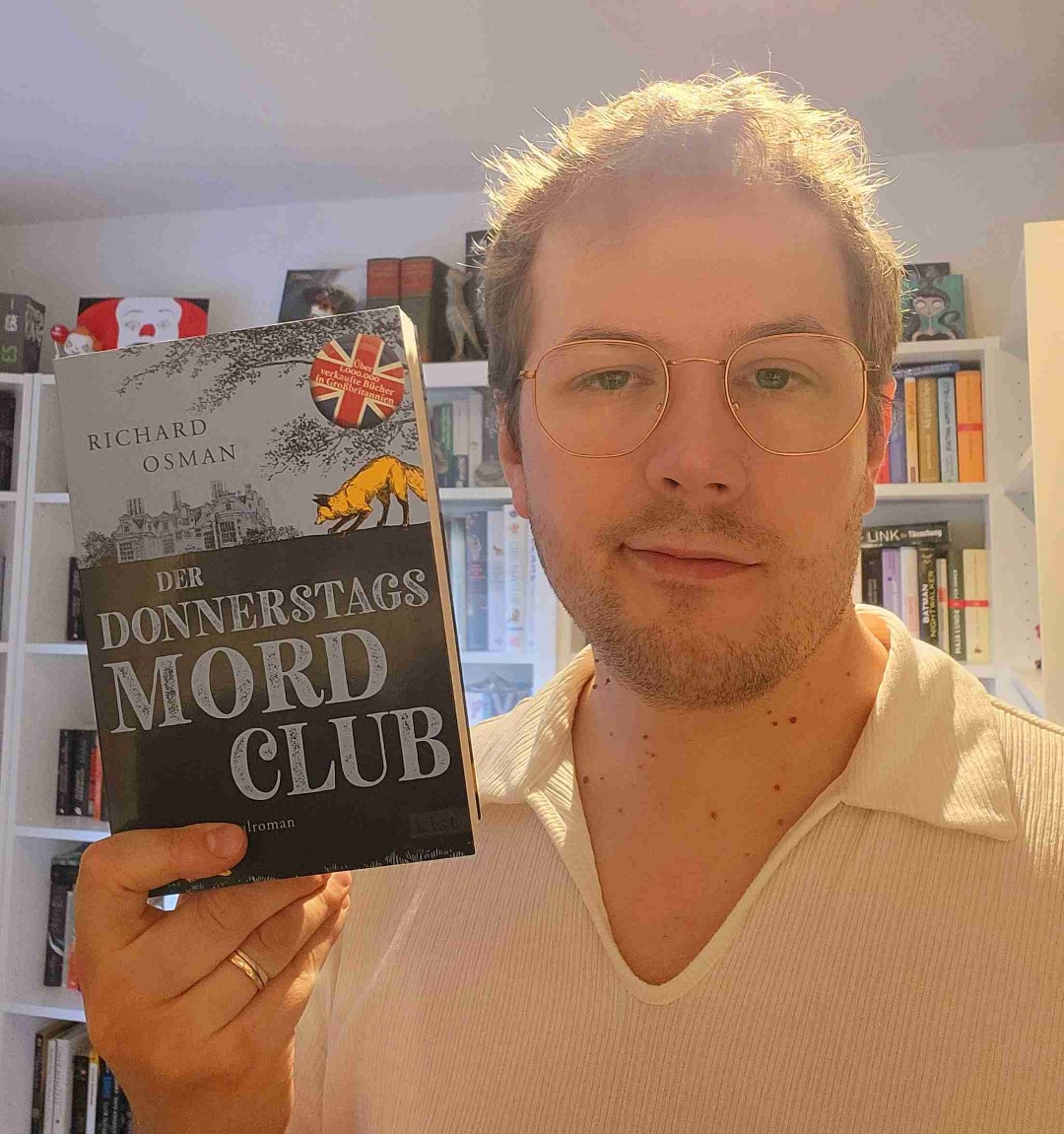 🪦🪦🪦🪦🪦🪦🪦🪦🪦🪦🪦🪦🪦🪦🪦🪦

Puuh.... obwohl das Buch anfangs gut war, hat es mich mit jeder Seite verloren. Irgendwann war die Motivation weiterzulesen vollends weg. Schade, denn eigentlich klang es nach einem typischen cozy Krimi mit britischem Flair. Zumal mir "Wir finden Mörder" ziemlich gut gefallen hat. 

🪦🪦🪦🪦🪦🪦🪦🪦🪦🪦🪦🪦🪦🪦🪦🪦