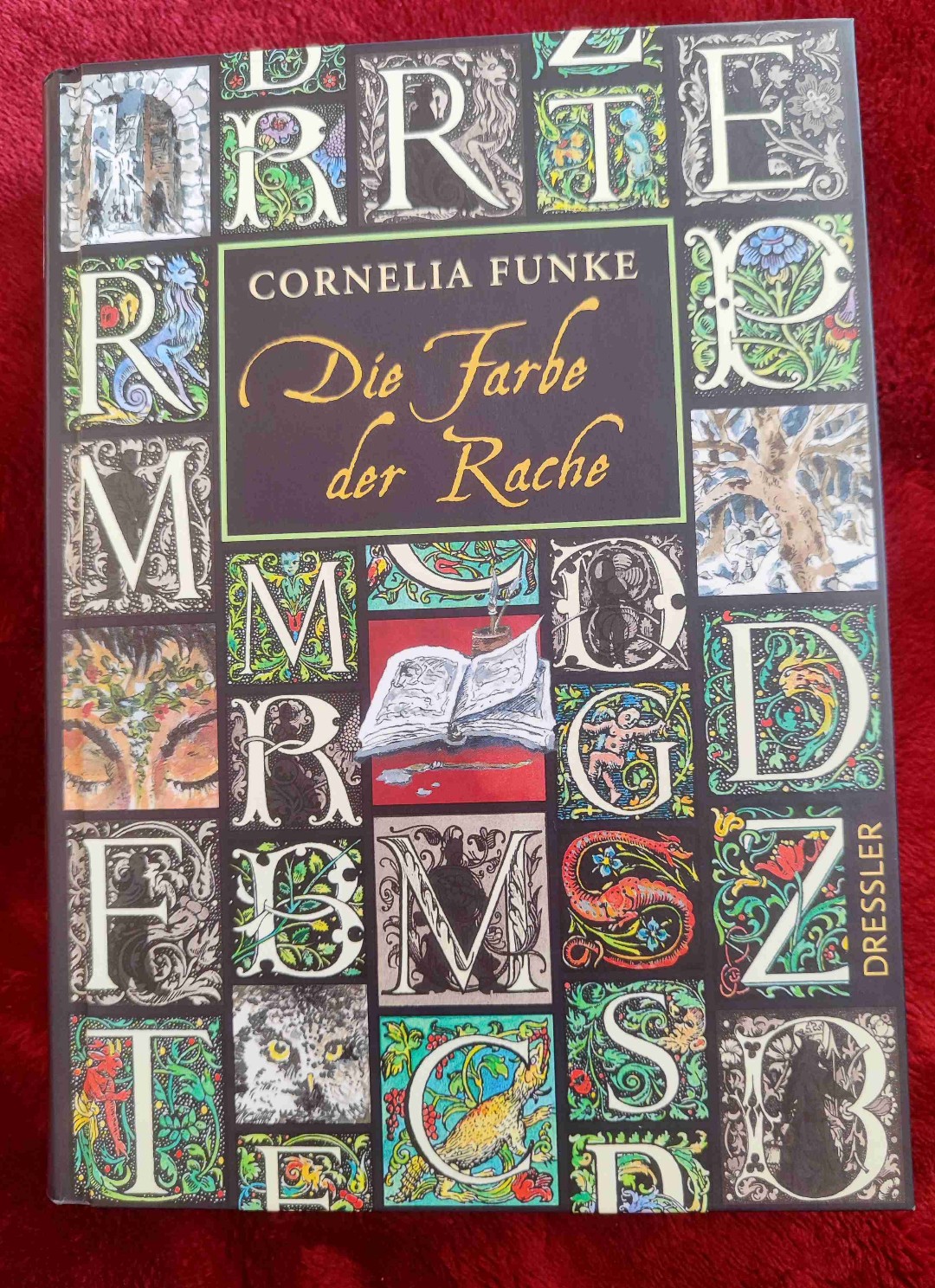 Jeder der die Tintenwelt geliebt hat wird auch dieses Buch in ihr Herz schließen.