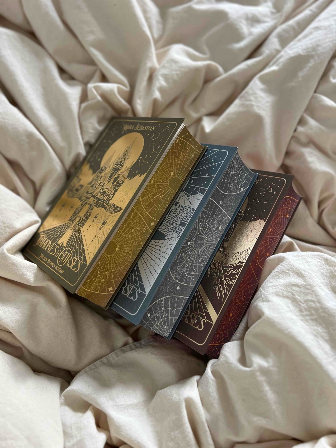 »𝘿𝙞𝙚 𝙎𝙩𝙚𝙧𝙣𝙚 𝙨𝙞𝙣𝙙 𝙣𝙞𝙘𝙝𝙩 𝙖𝙪𝙛 𝙀𝙪𝙧𝙚𝙧 𝙎𝙚𝙞𝙩𝙚, 𝙣𝙞𝙘𝙝𝙩 𝙖𝙪𝙛 𝙞𝙝𝙧𝙚𝙧 𝙪𝙣𝙙 𝙖𝙪𝙘𝙝 𝙣𝙞𝙘𝙝𝙩 𝙖𝙪𝙛 𝙢𝙚𝙞𝙣𝙚𝙧. 𝘿𝙞𝙚 𝙎𝙩𝙚𝙧𝙣𝙚 𝙨𝙞𝙣𝙙 𝙠𝙚𝙞𝙣𝙚 𝙎𝙤𝙡𝙙𝙖𝙩𝙚𝙣 𝙞𝙣 𝙞𝙧𝙜𝙚𝙣𝙙𝙟𝙚𝙢𝙖𝙣𝙙𝙚𝙨 𝙆𝙧𝙞𝙚𝙜 - 𝙨𝙞𝙚 𝙨𝙞𝙣𝙙 𝙙𝙖𝙨 𝙎𝙘𝙝𝙡𝙖𝙘𝙝𝙩𝙛𝙚𝙡𝙙, 𝙪𝙣𝙙 𝙨𝙞𝙚 𝙬𝙤𝙡𝙡𝙚𝙣, 𝙙𝙖𝙨𝙨 𝙙𝙖𝙨 𝙎𝙥𝙞𝙚𝙡 𝙨𝙤 𝙖𝙪𝙨𝙜𝙚𝙜𝙡𝙞𝙘𝙝𝙚𝙣 𝙬𝙞𝙚 𝙣𝙪𝙧 𝙢ö𝙜𝙡𝙞𝙘𝙝 𝙞𝙨𝙩.«