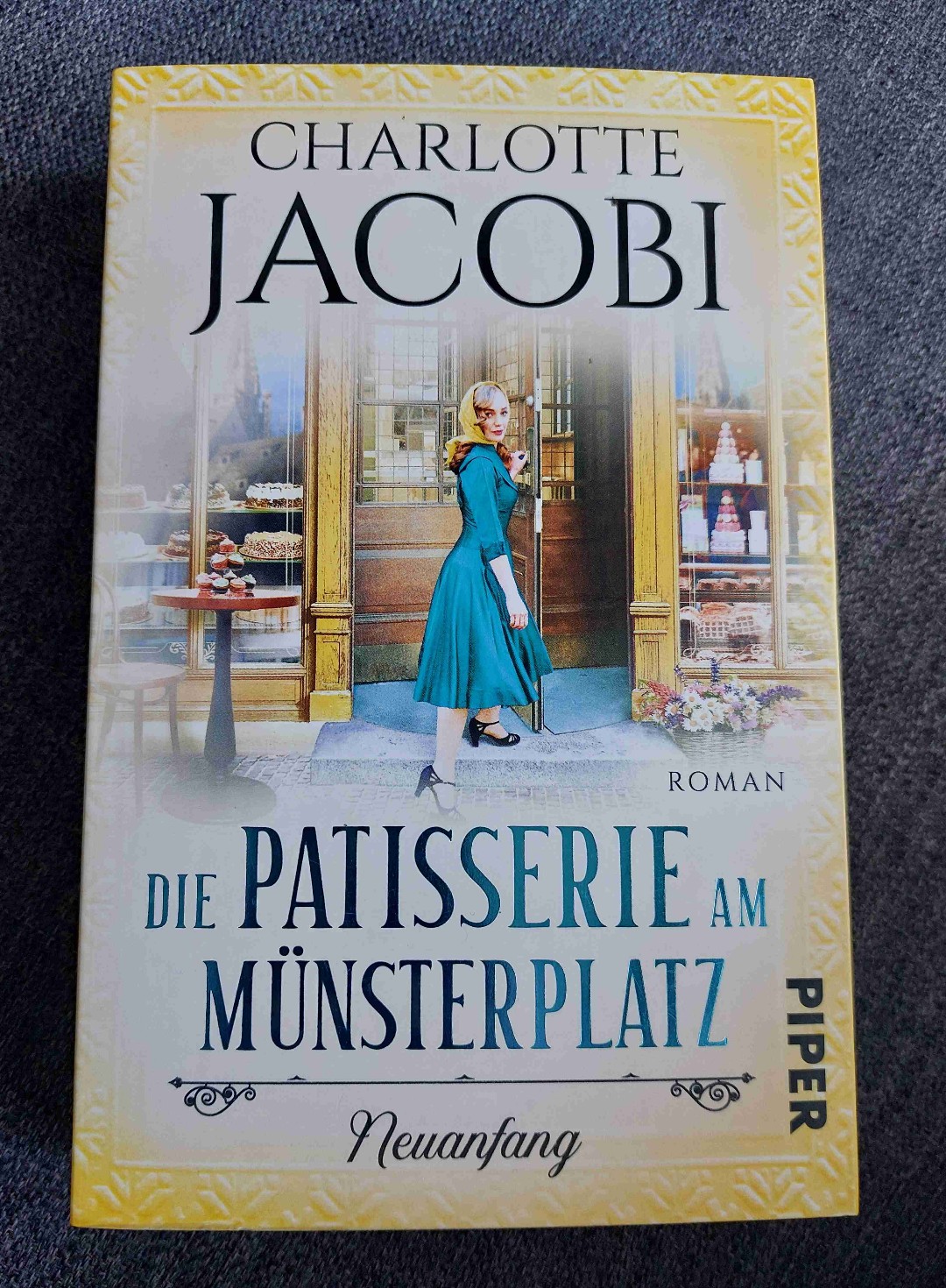Wundervoller und grönender Abschluss der Kuchenkönigin von Straßburg Reihe....ich kann nur jedem diese tolle Trilogie ans Herz legen....