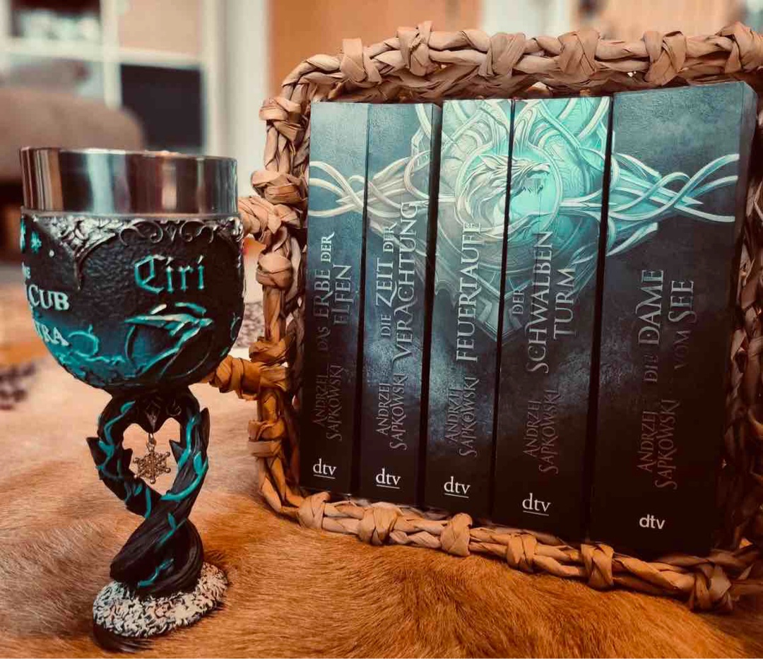 Ein Buch, das mich begeistert und gleichzeitig herausgefordert hat – ein echtes Abenteuer für alle Fantasy-Fans! 🧙♂️✨