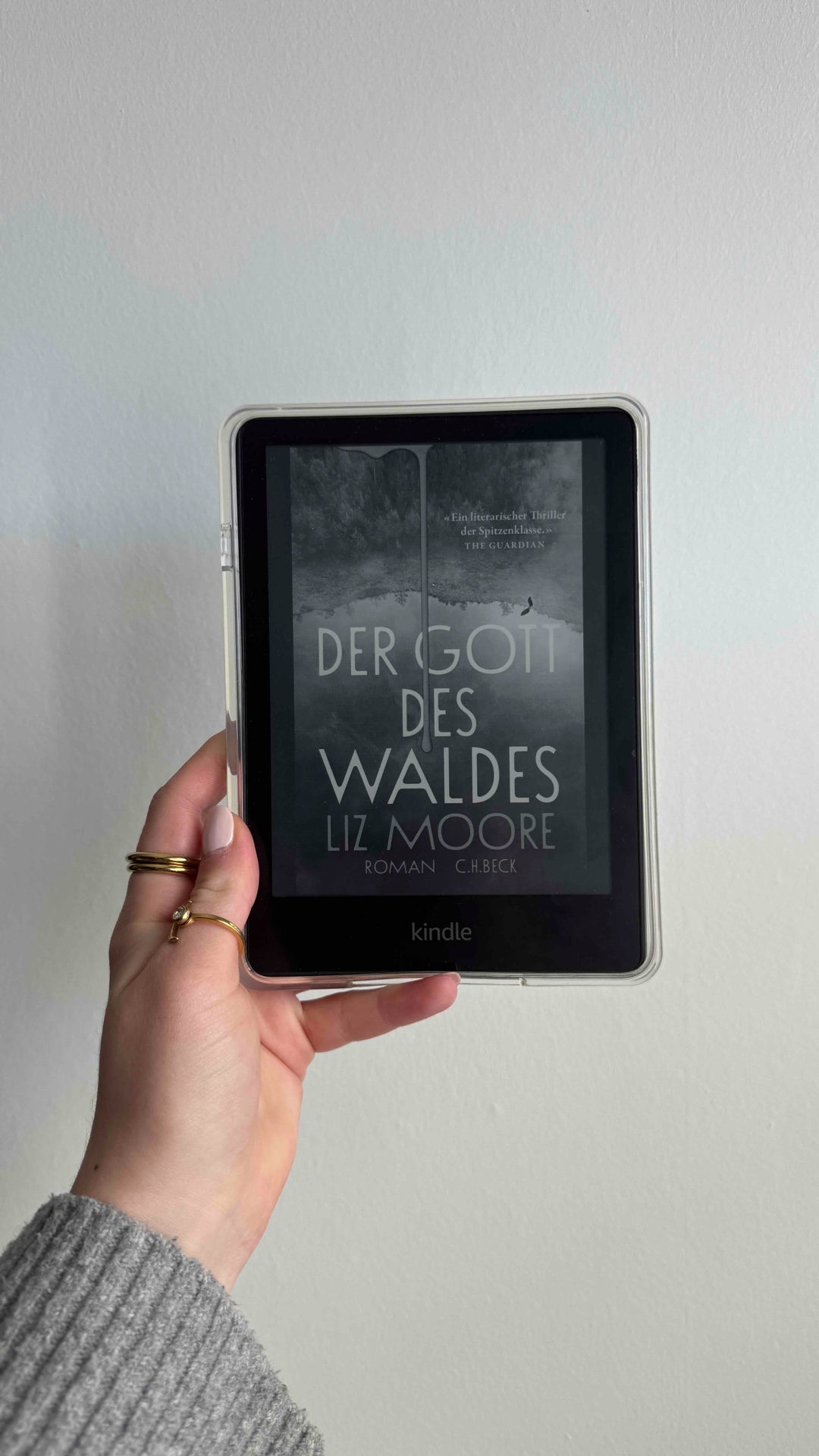 Ein literarischer Thriller mit High Society und Ferienlager. 🏕️