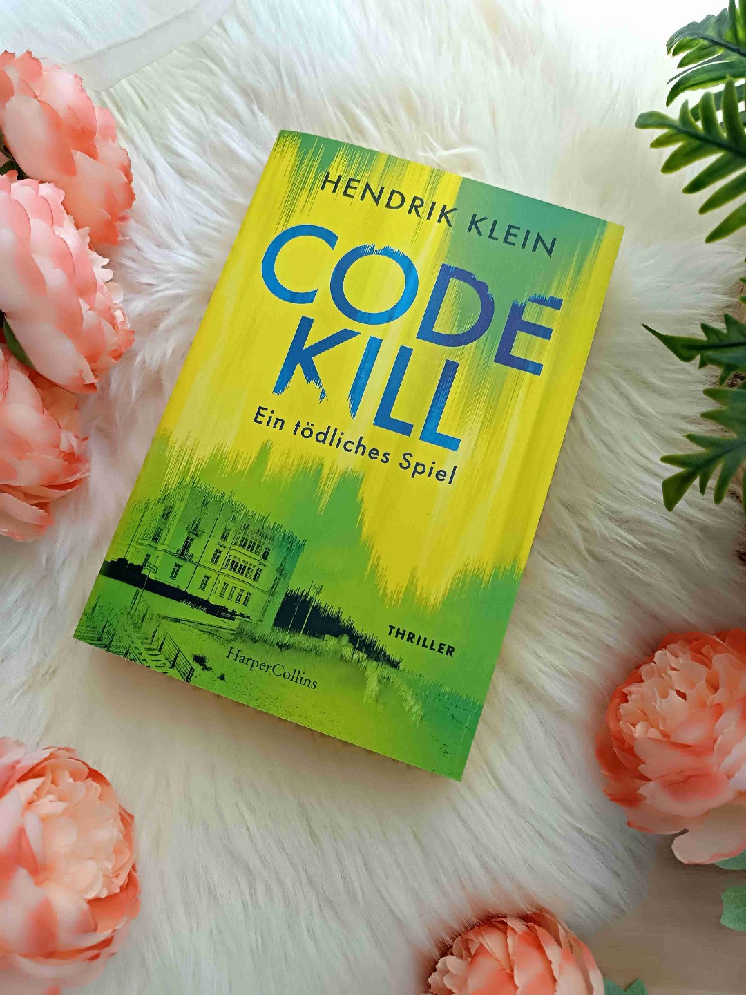 Also ich fand es Klasse.
Durch die kurzen Kapitel und die flüssige Schreibweise schafft man das Buch innerhalb kürzester Zeit.
Es erinnert an die SAW Reihe.
Alle sind schuldig, aber wer ist schlimmer?
Den Killer hatte ich erraten, aber nicht den Komplizen.
