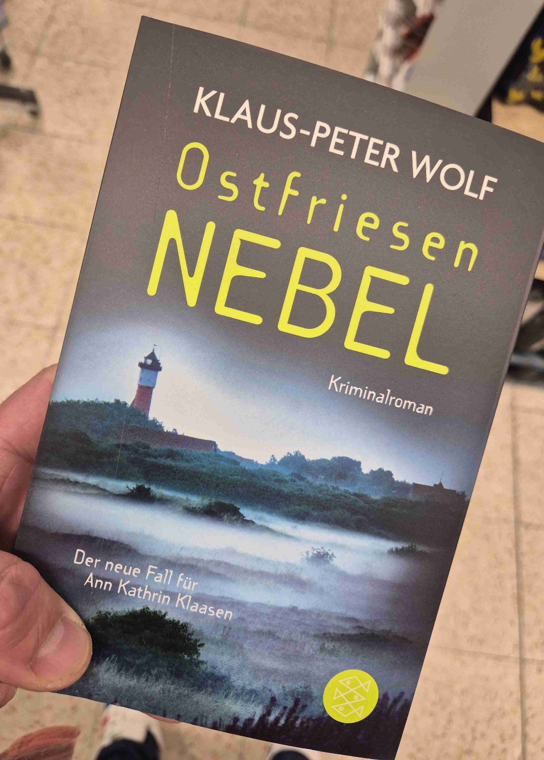 Mut zum Schreiben und Mut zum Lesen.
Dieser Tagesroman mit 544 Seiten, las sich fast von selber an einem Tag.
5Sterne✨️ ✨️ ✨️ ✨️ ✨️