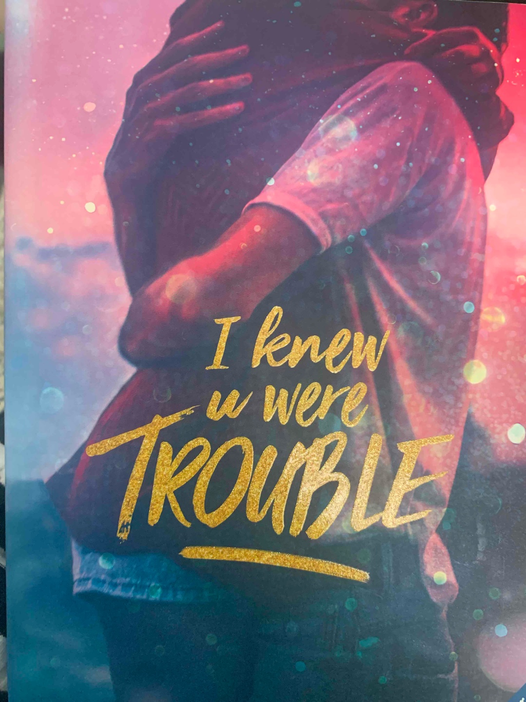 Meine mom hatte es gesehen und mir bestell ich kannte das Buch noch nicht aber es ging um Autos also habe ich angefangen es zu lesen und es war gut ich fand die Geschichte sehr toll und grade bei den letzte Kapiteln konnte ich es nicht aus der Hand legen das Ende war eigentlich perfekt 🏎️🏁