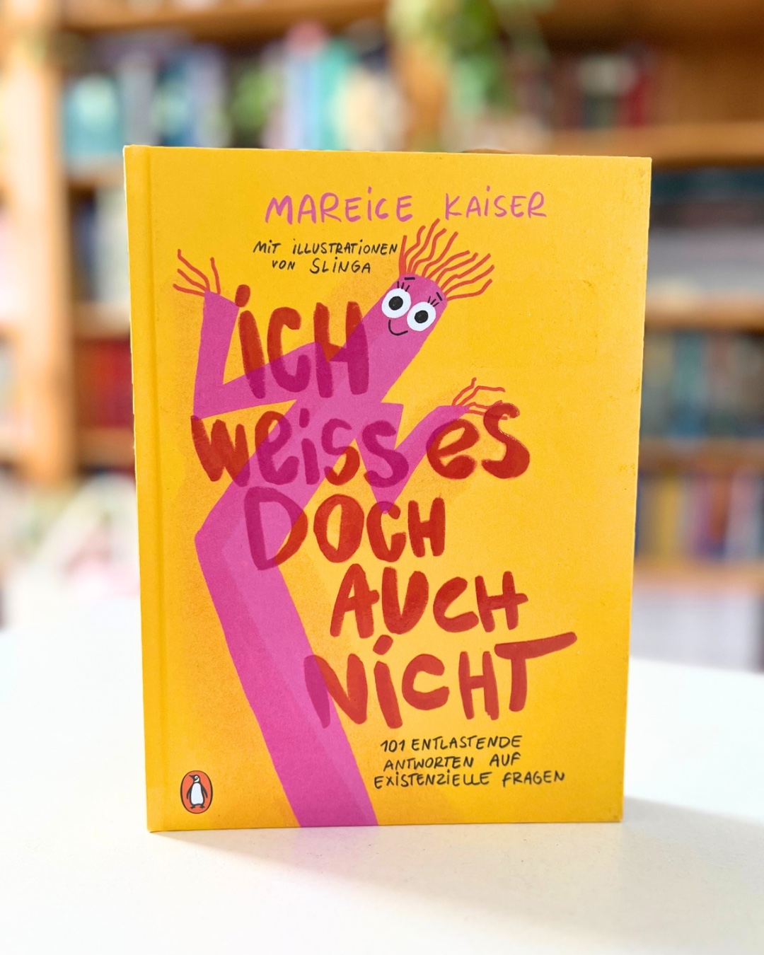 Dieses Buch ist wie das Anti-Burnout-Poster über deinem Schreibtisch – nur mit mehr Witz, mehr Wahrheit und viel mehr Farbe. Danke, Mareice und Slinga – ihr macht das Nichtwissen schöner.