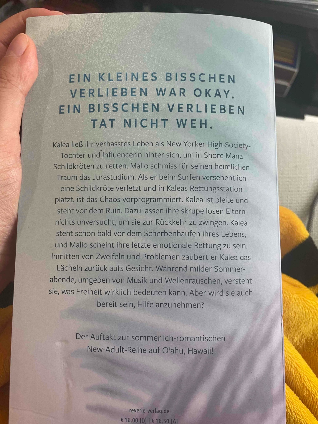 Das Buch war … nett. Aber halt auch nicht mehr. Ich mochte das Setting 🐢, aber die Story plätschert ein wenig vor sich hin. Bin mir noch nicht sicher ob ich die Reihe weiter verfolgen möchte.