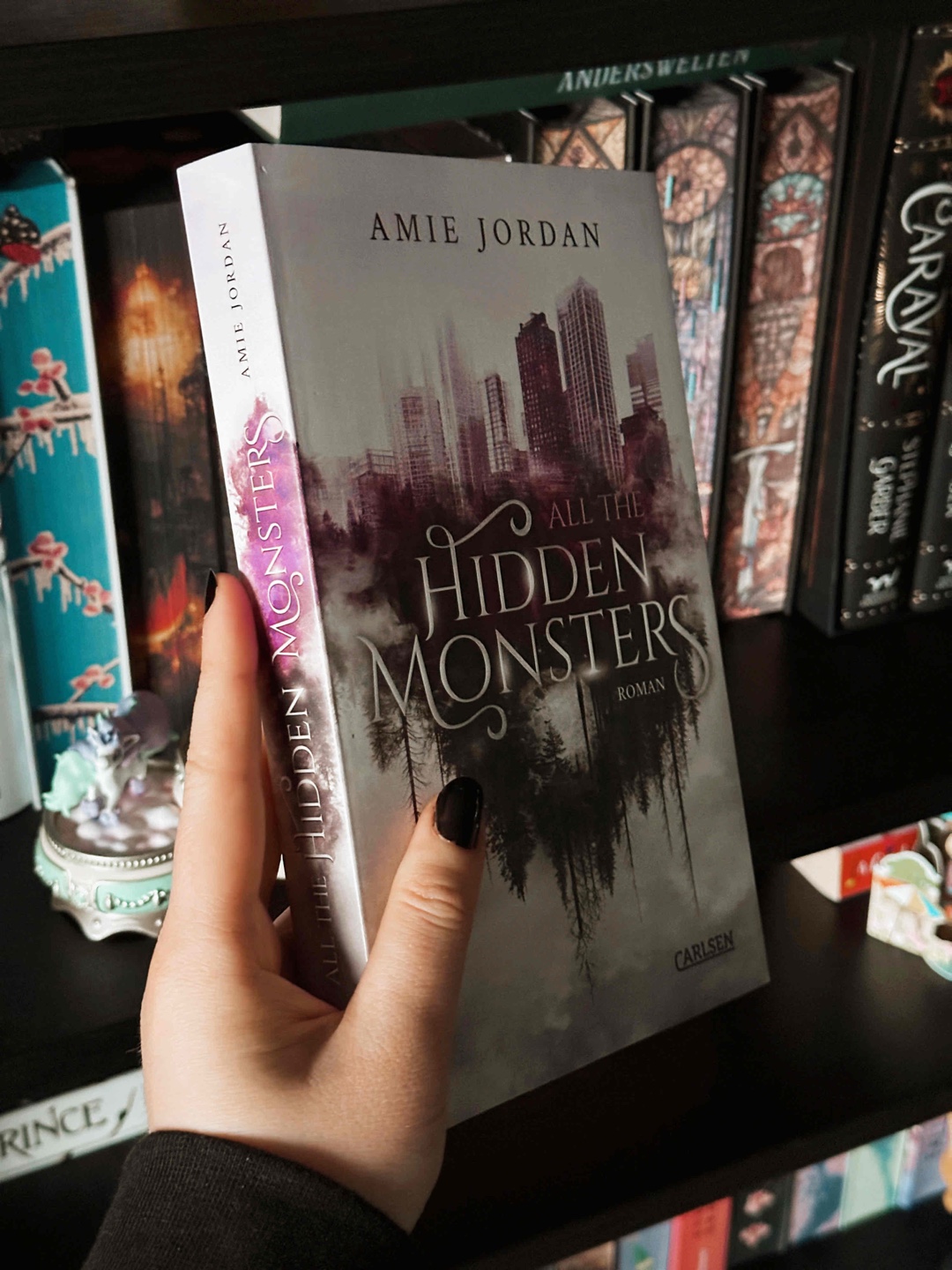 Eine schöne Urban-Fantasy Geschichte mit düsterer Stimmung + Mordermittlung.