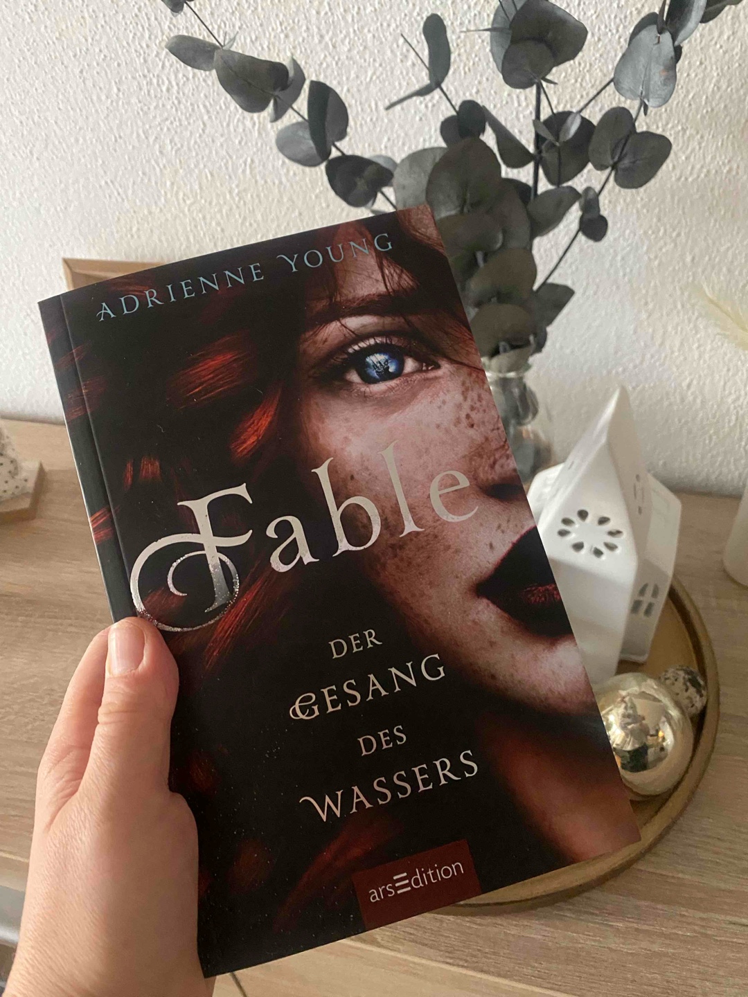Fand ich richtig gut, ein schöne lockere und auch spannende Geschichte auf hoher See.
Fable hat es nicht leicht und muss sich durchs leben kämpfen, da sie allein gelassen wurde, doch sie gibt nicht auf.
Mochte sie gern.
Freu mich auf den zweiten Teil. 🏴☠️