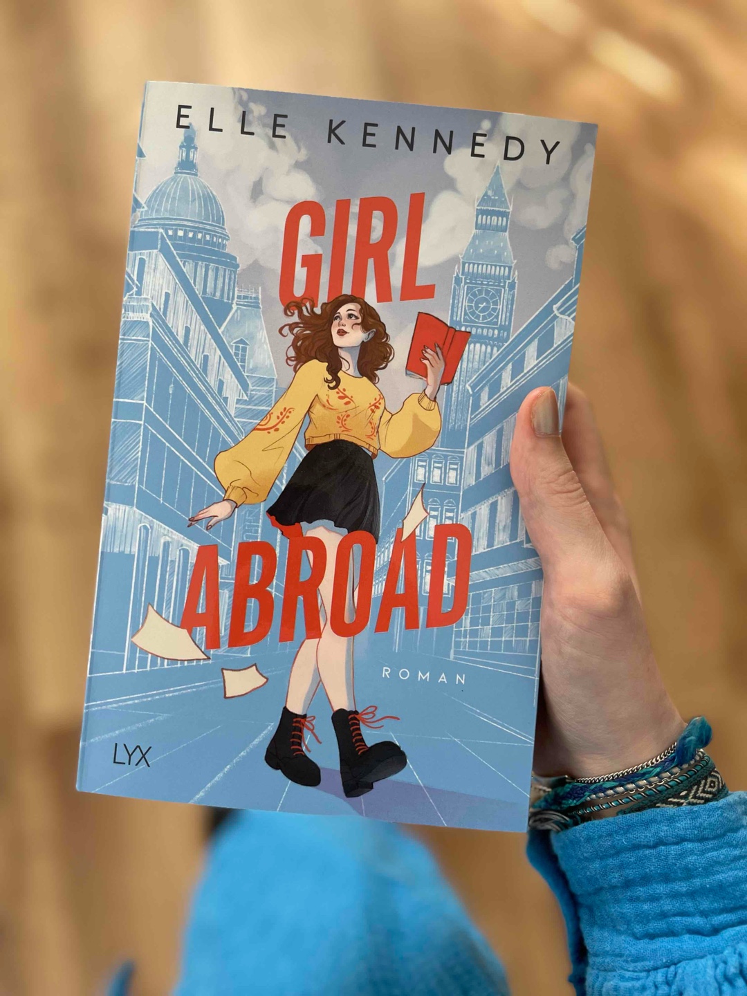 Liebesdreieck geschrieben von Elle Kennedy mit spannender Nebenstory ✨