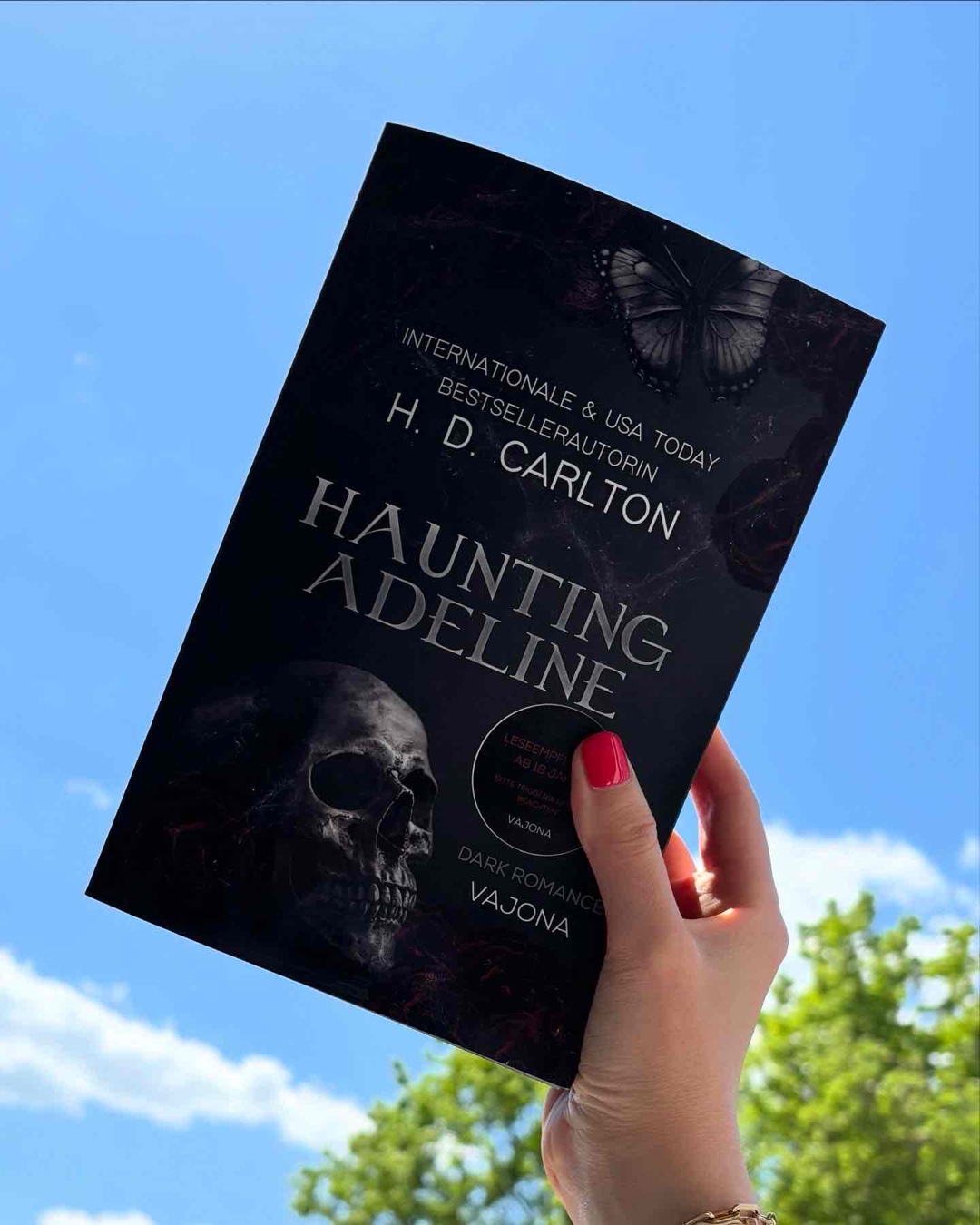 2,5⭐️ Cat and Mouse Duet 🐁🖤
"I've followed you through lifetimes, Adeline. My soul needs you so badly that I've become a shadow, destined to hunt you for eternity."