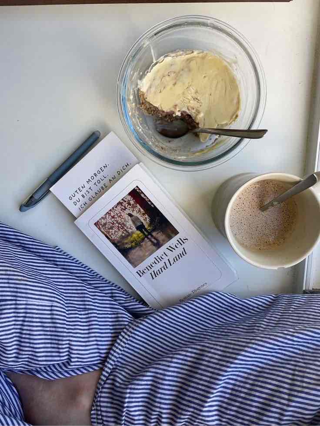 Ich musste das Buch für den deutsch Unterricht lesen und ich fande es war mal eine gute Lektüre und sie hat einen viel zum nachdenken gebracht.