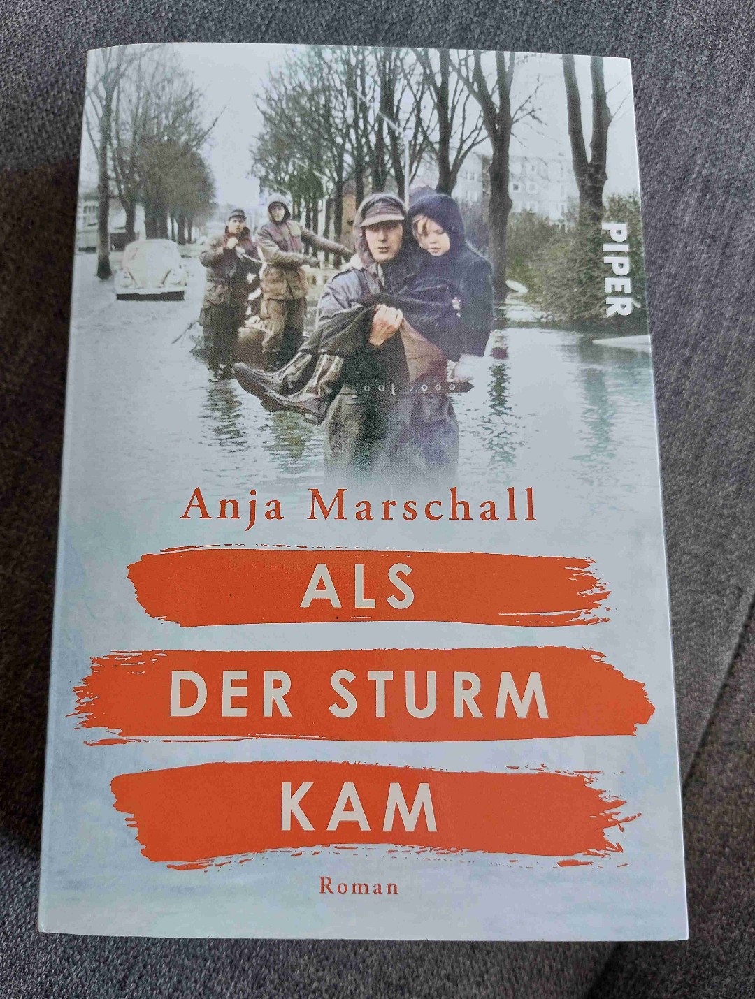 Schonungslos, ehrlich und sehr emotional....hat mir sehr gut gefallen....