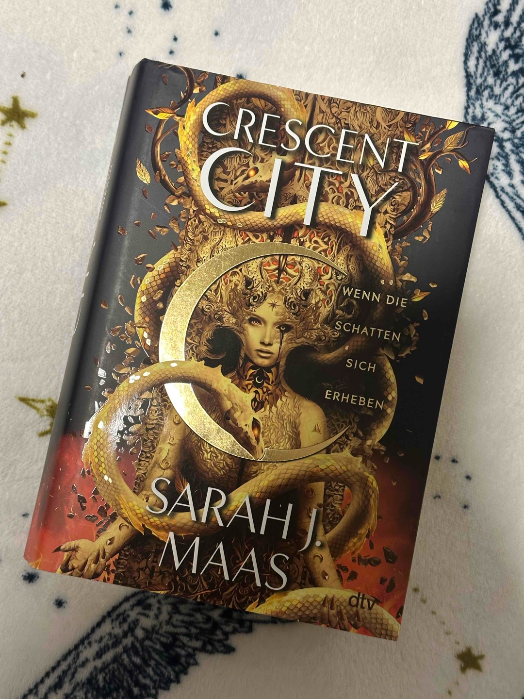 Crescent City 3 – oder: Mehr Sixpacks als Twists