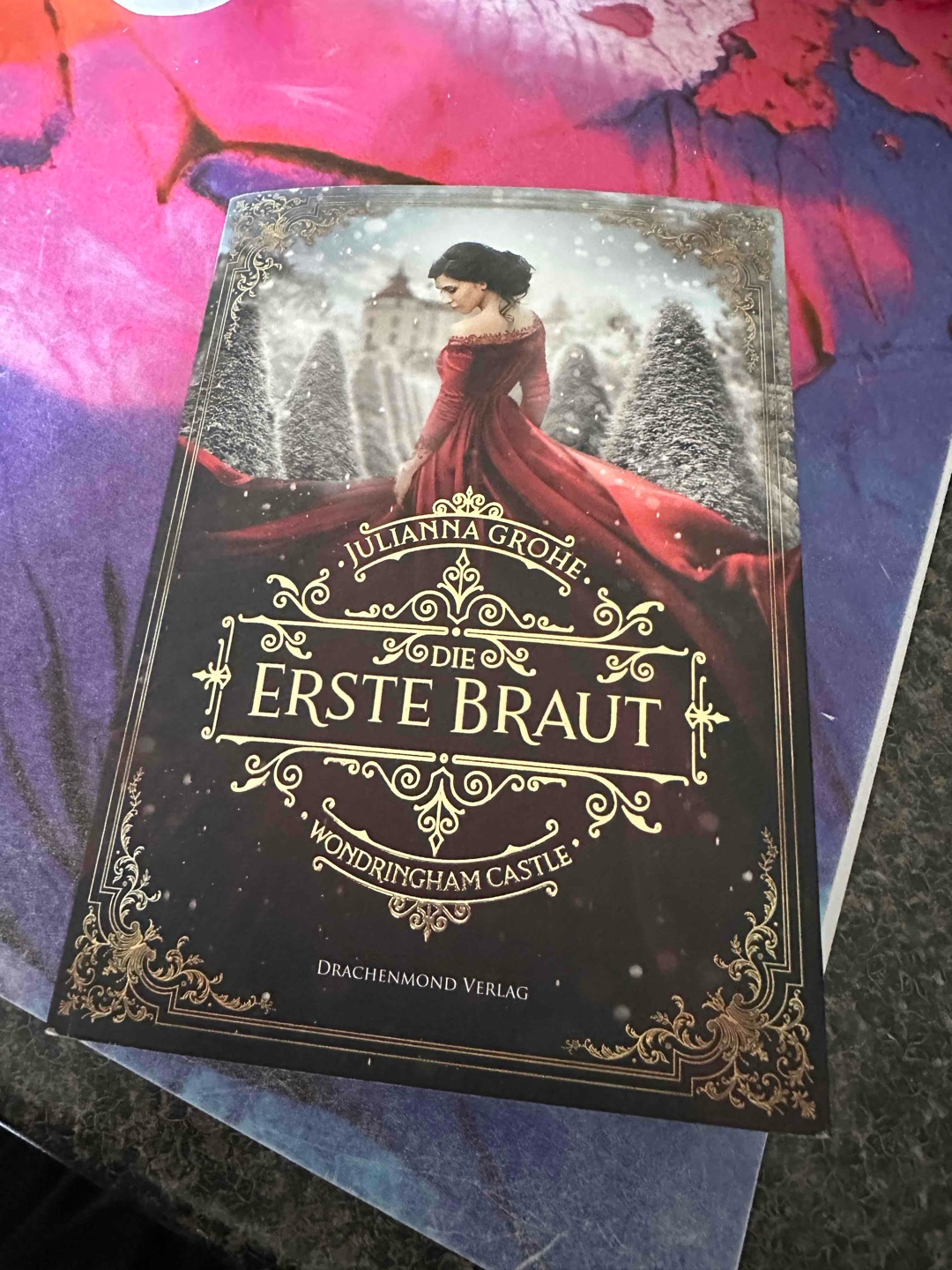 Buch beendet. Herz gebrochen. Grinsen im Gesicht.