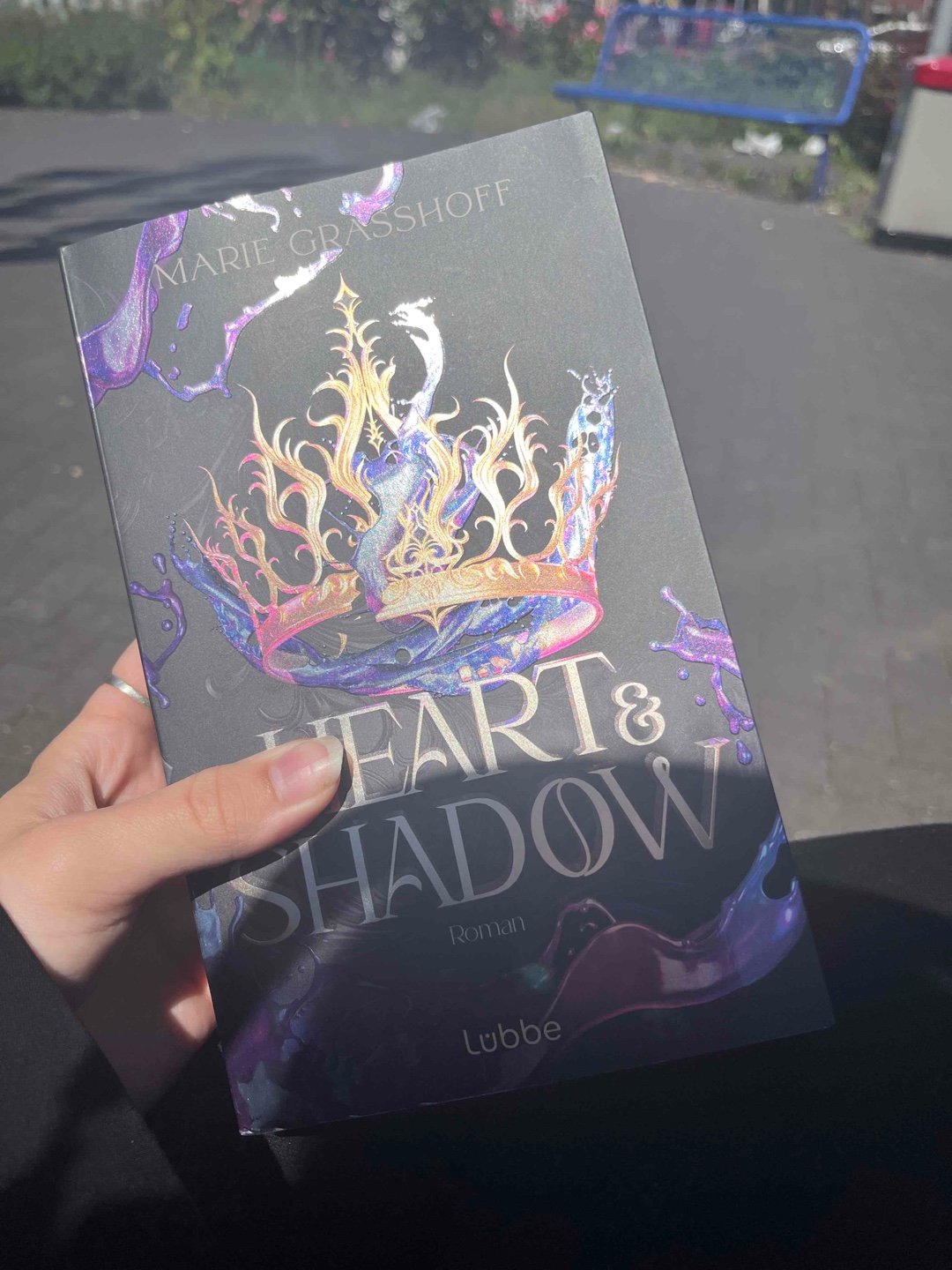 Eine große Empfehlung an alle, die mal wieder Fantasy ohne viel Romance/Spice lesen wollen!