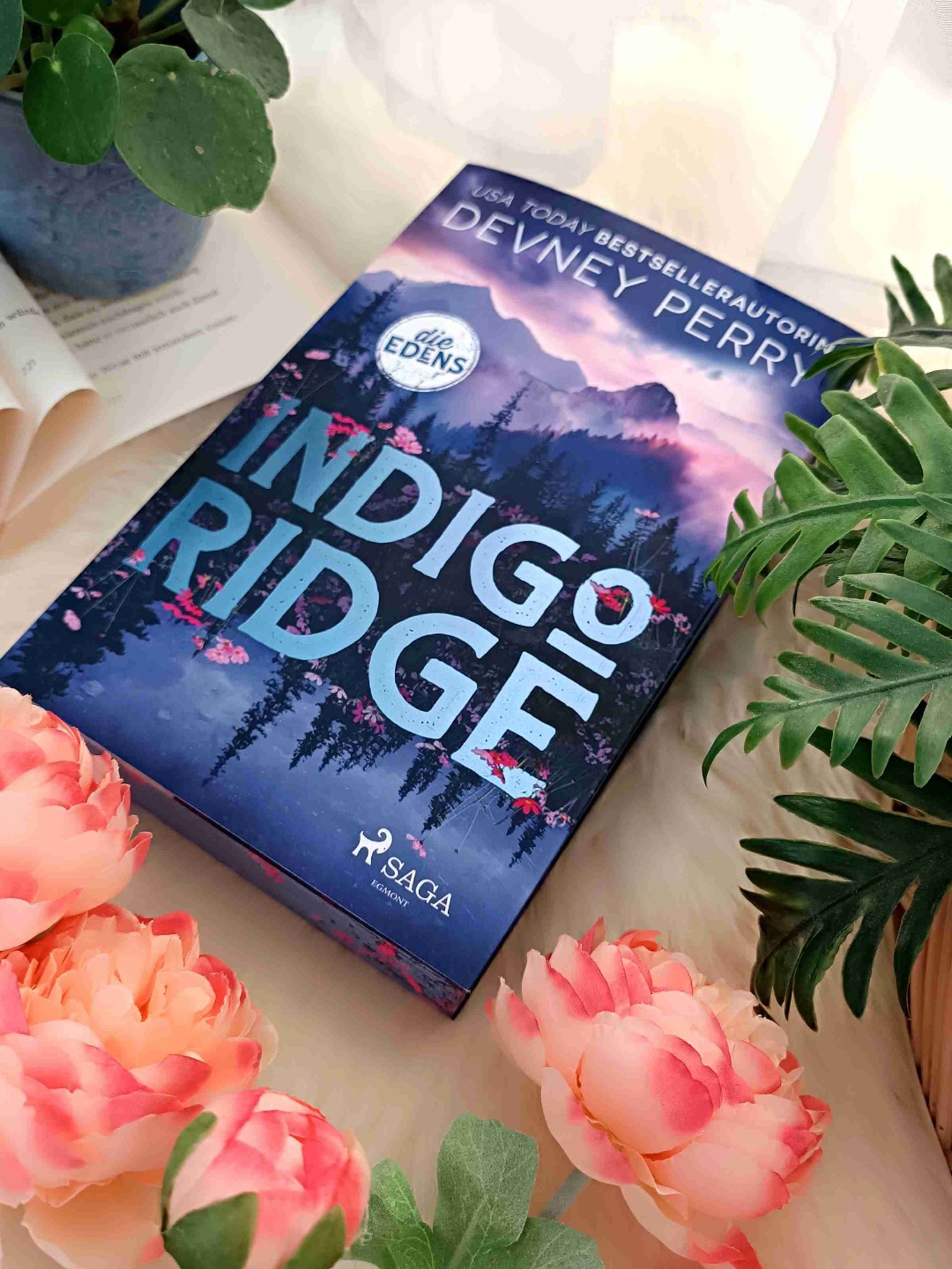 Das Buch ist eine Mischung aus Small Town Romance und Mini Thriller.
So richtig interessant ging es leider erst gegen Ende.
Wer auf schnelle Liebe und Ranch Atmosphäre steht, ist hier richtig.