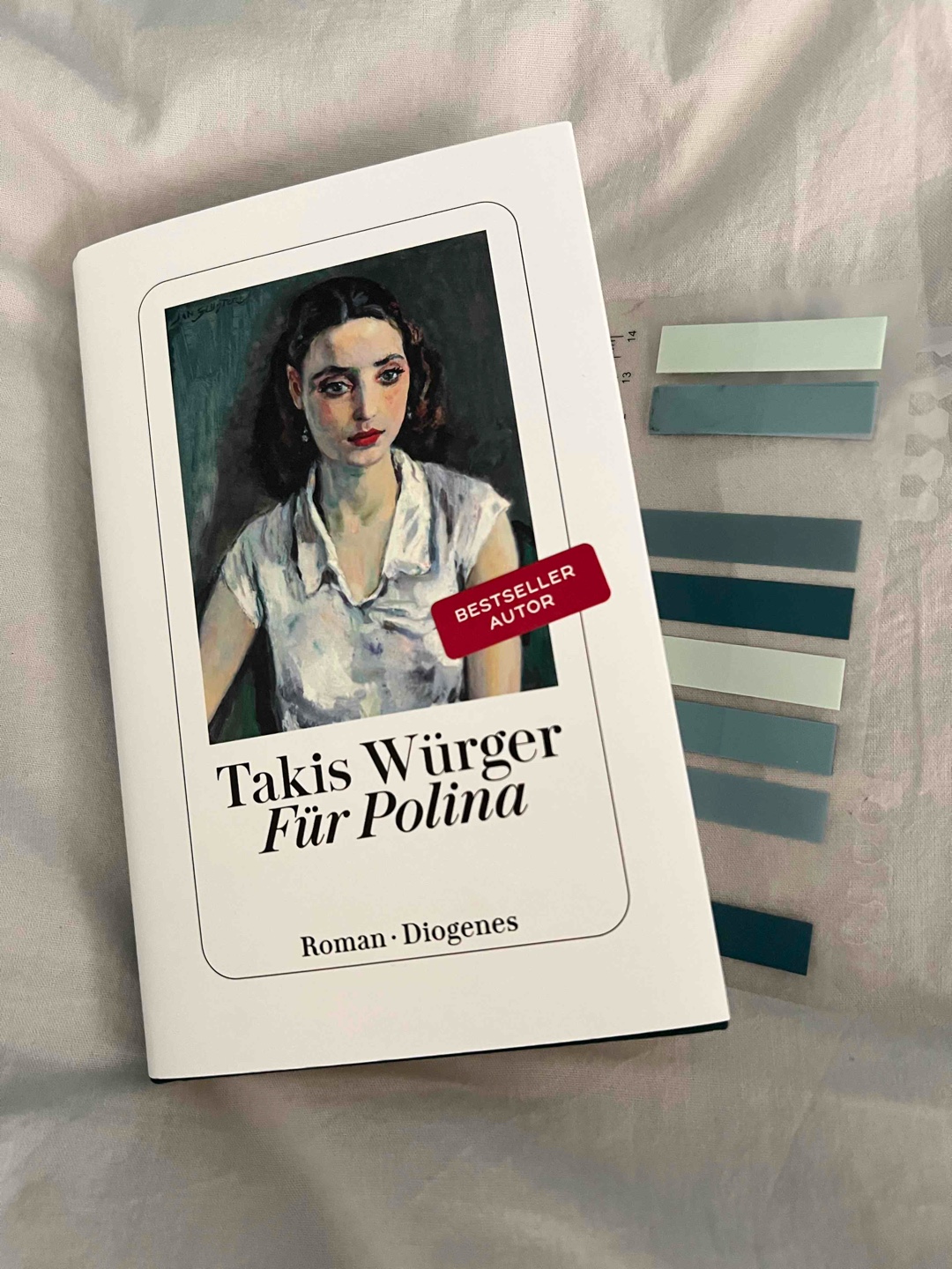 „Das Leben war ein Rätsel für Hannes Prager, immer gewesen. Früher hatte er gehofft, es würde begreifbarer werden, doch das Rätsel wurde nur größer. Er wusste wieviel Glück es darin geben konnte, seine Erinnerungen daran war so rein, als wäre es gestern gewesen, aber das Leben war auch brutal und so gnadenlos, dass er sich fragte, wie die Menschen ihre Fassung wahren konnten.“