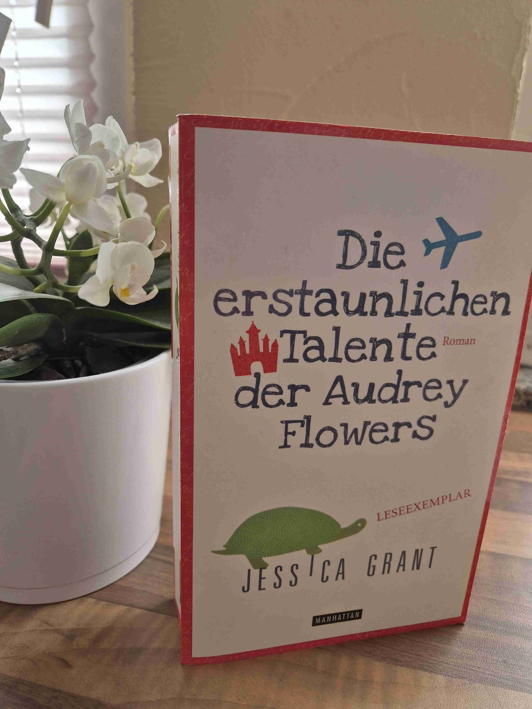 Warmherzig, tiefgründig und ein bisschen schräg, sehr schöner Schreibstil.