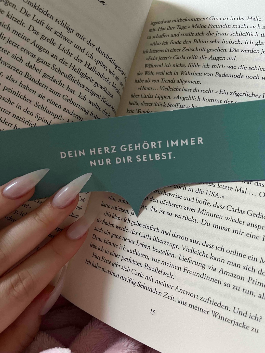 Ich hab das Buch Freitag bestellt, Samstag angefangen zu lesen und Sonntag hatte ich es direkt fertig. Wirklich schön und realistisch beschrieben!