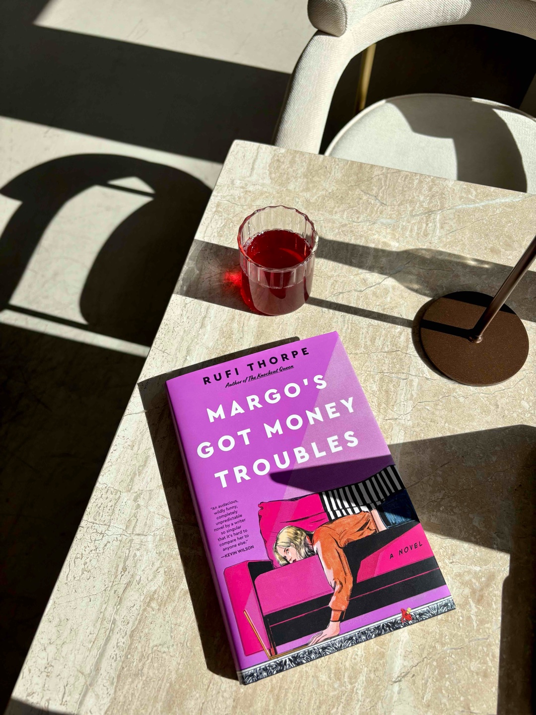This was suuuch a good read! So much deeper than I expected 💜 Great writing style, breaking down stereo types and clichés, showing the power imbalance of genders, financial situations and social backgrounds. Important and touching!!
