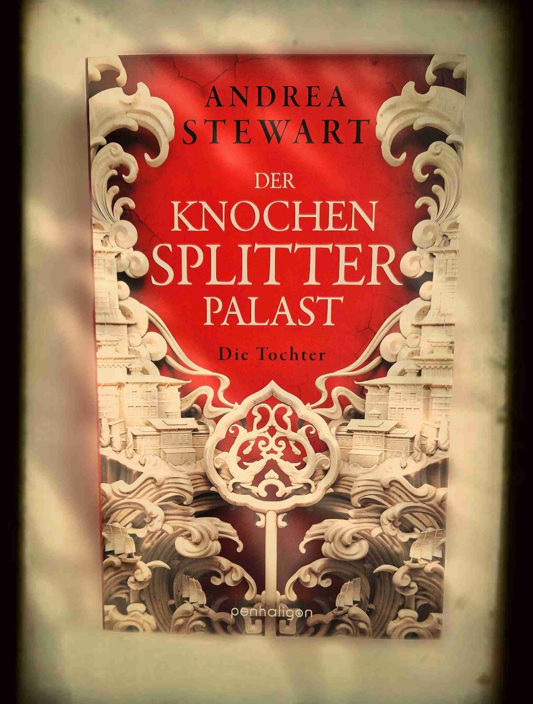 Überzeugender Auftakt mit kleinen Schwächen und einem innovativen Magiesystem.
