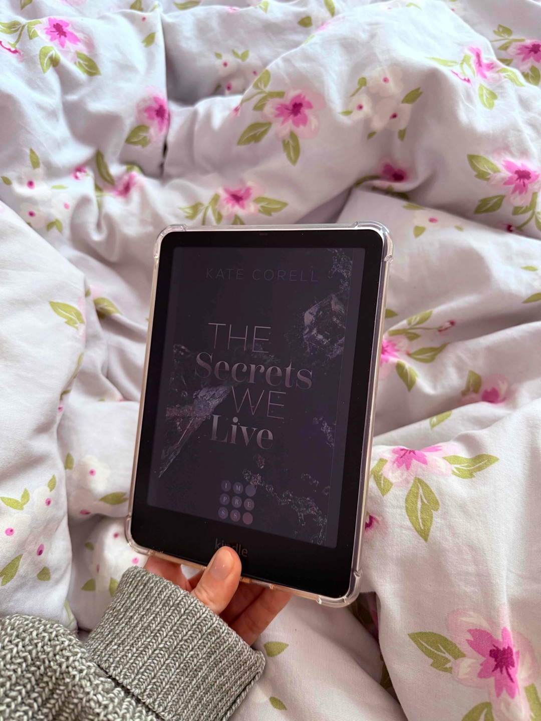Band 1? Geliebt.
Band 2? Leider ohne Funken.
Guter Stil, solide Idee – aber die Chemie hat für mich gefehlt.
3/5 ⭐️