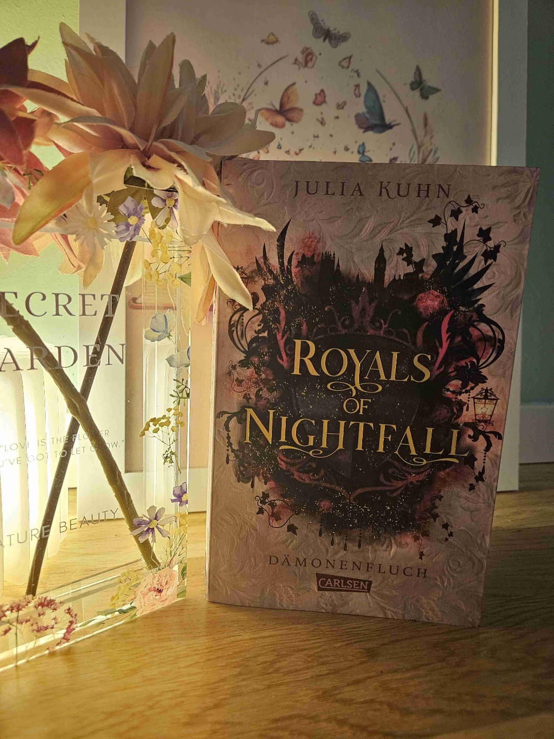 Royals meets Shadow Hunters?