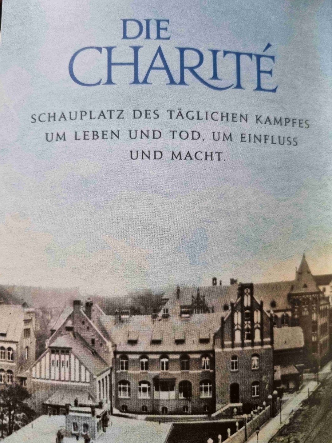 Die Charité - Geschichten von Leben und Tod, von Aufbruch und Entscheidung im wohl berühmtesten Krankenhaus Deutschlands.