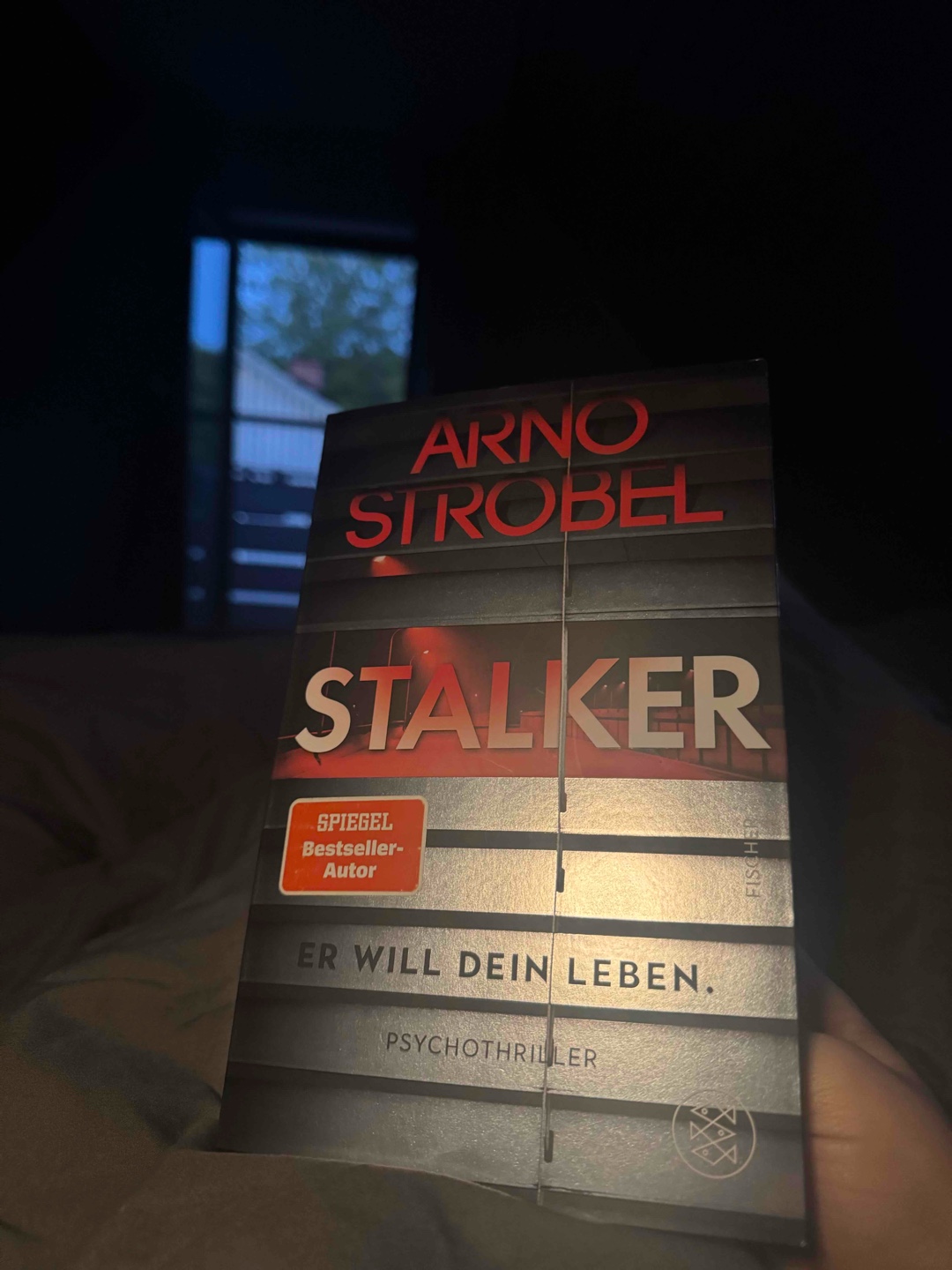 Super Buch. Mit dem Ende habe ich in keinster Weise gerechnet. 